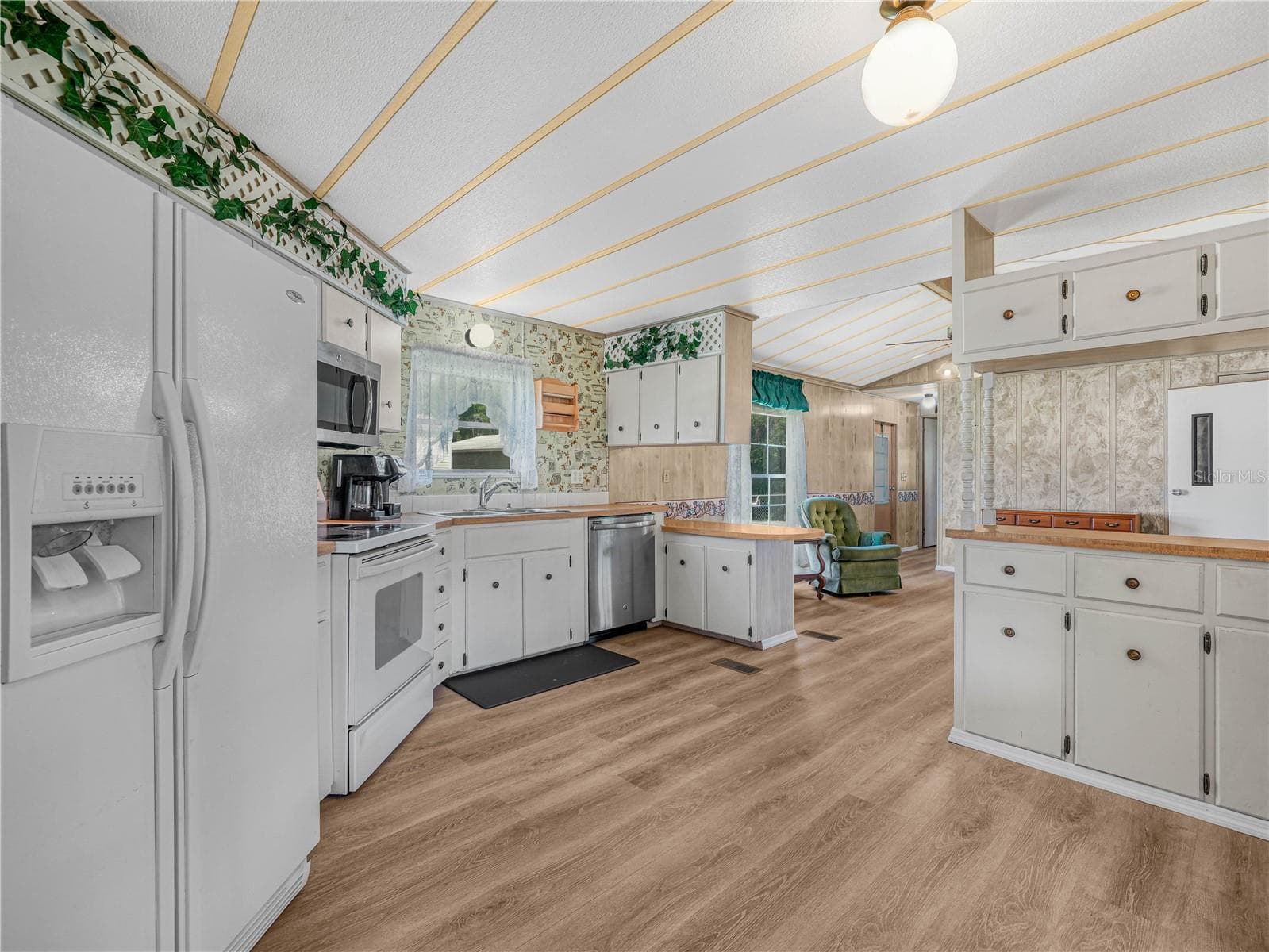 Manufactured Home at 3130 N MARINA PKWY, LAKE WALES, photo 4 of 44