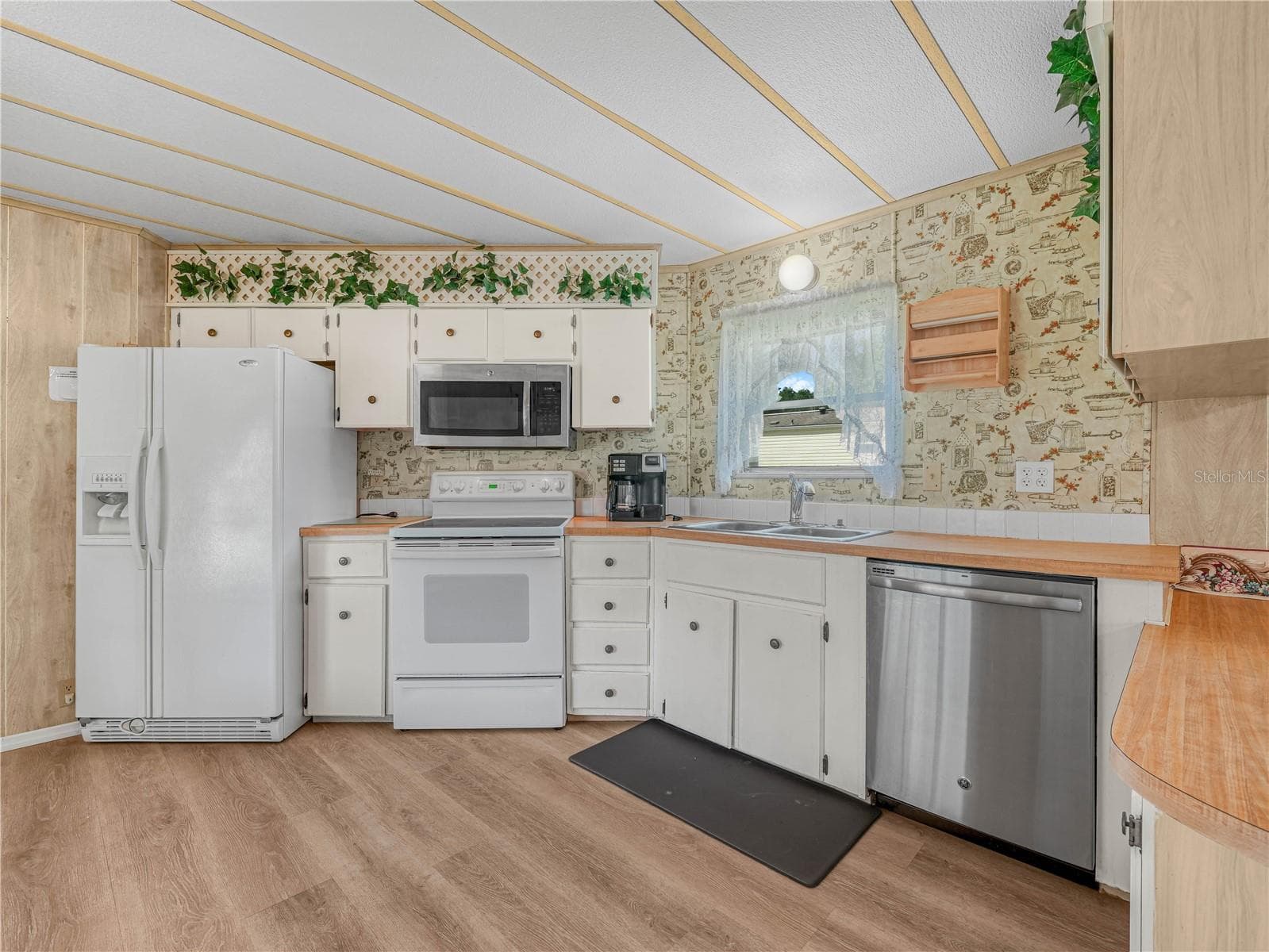 Manufactured Home at 3130 N MARINA PKWY, LAKE WALES, photo 5 of 44