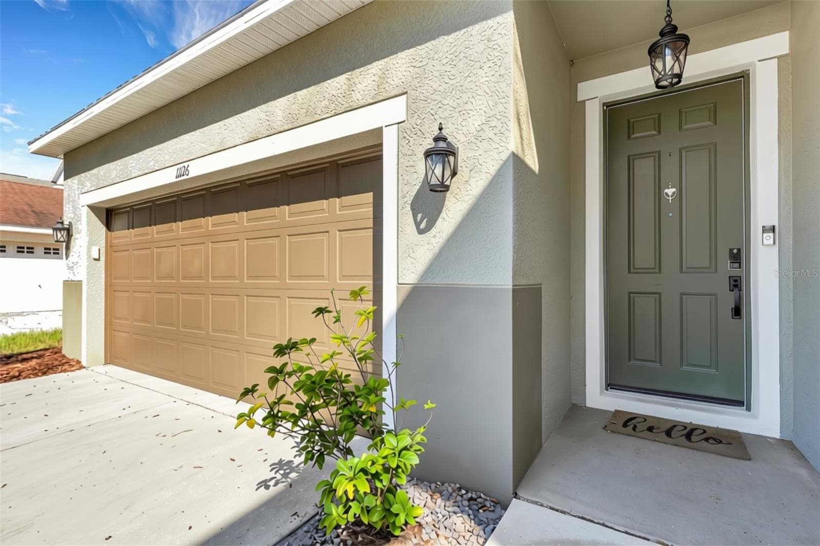 Inviting Front Entry to  11126 Goldenrod Fern Dr - 11126 GOLDENROD FERN DR, RIVERVIEW