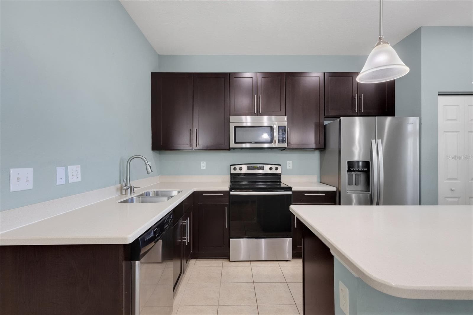Kitchen featuring Corian Countertops, Breakfast Bar, Soft Close Cabinetry, Stainless Steel Appliances, Closet Pantry - 11126 GOLDENROD FERN DR, RIVERVIEW