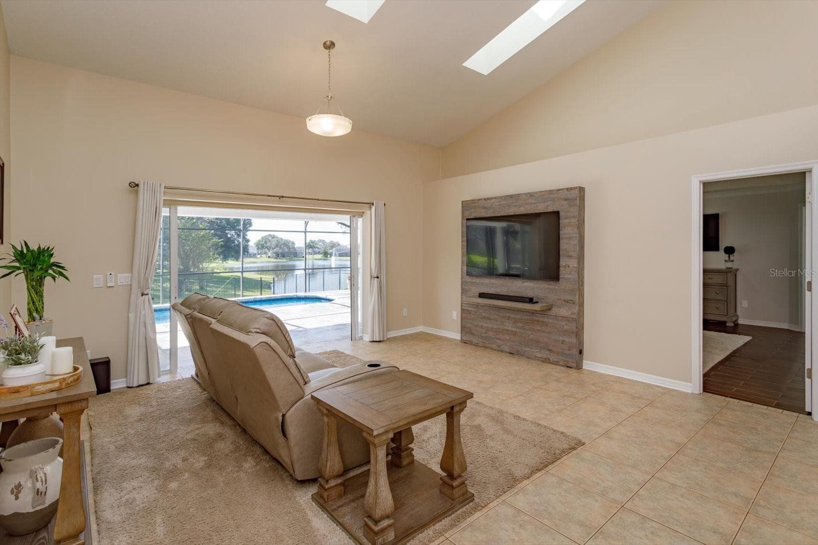 Vaulted ceilings with skylights for natural light - 6887 HIDDEN GLADE PL, SANFORD