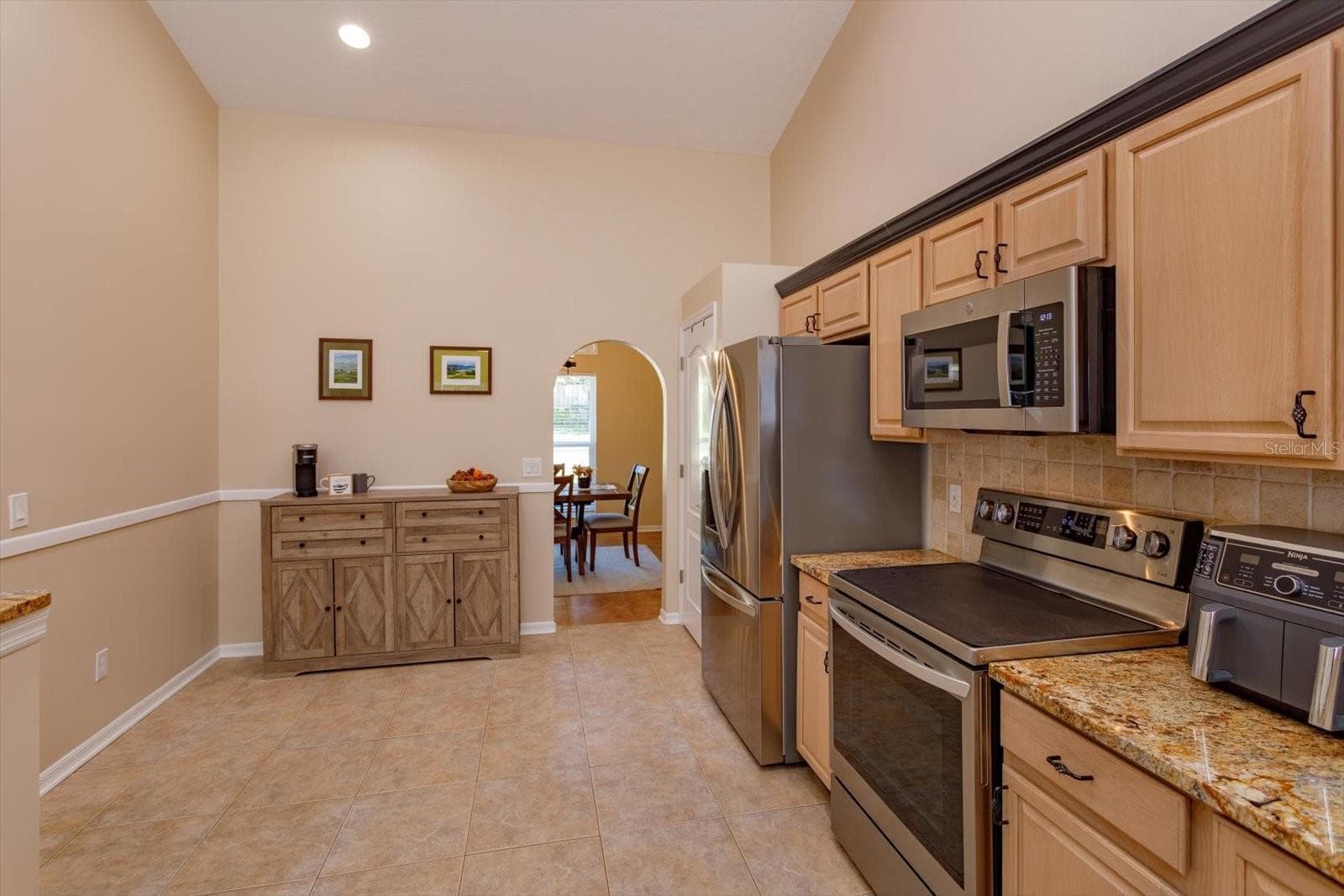 Eat in kitchen nook with closet pantry - 6887 HIDDEN GLADE PL, SANFORD