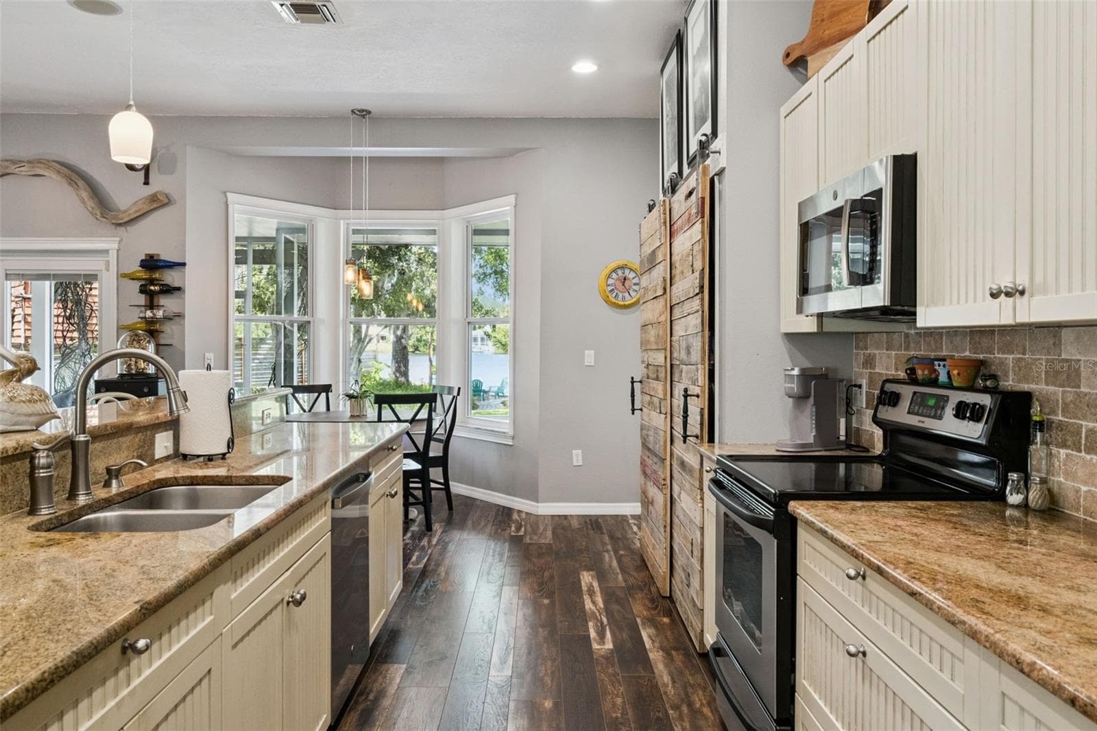 Single Family Residence at 104 SMITHSON DR, OVIEDO, photo 13 of 62