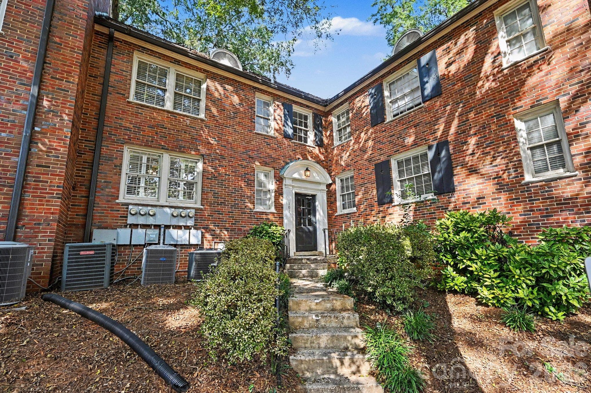 Condominium at 101 S Laurel Avenue, Charlotte, photo 2 of 23