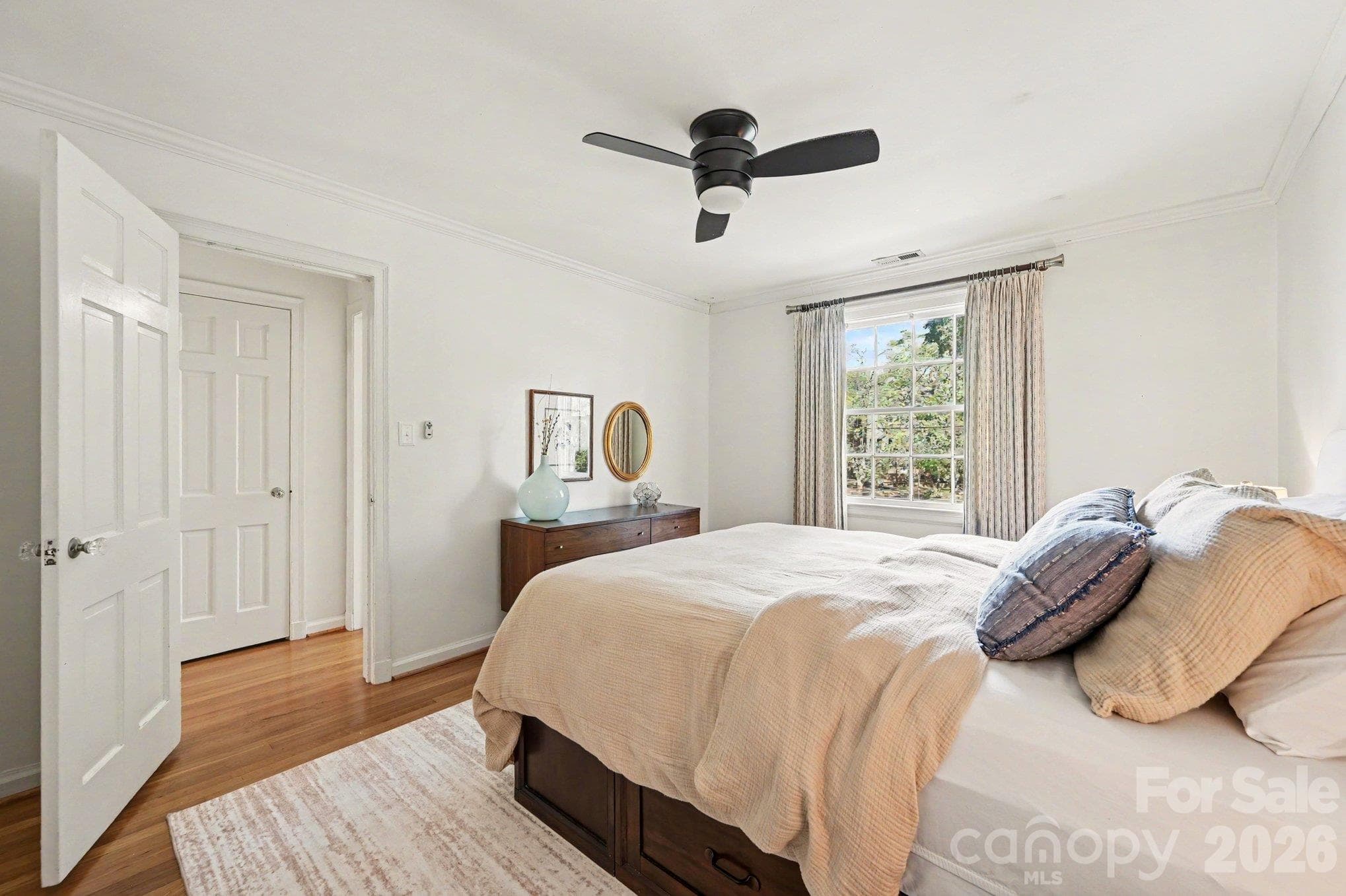 Condominium at 101 S Laurel Avenue, Charlotte, photo 13 of 23
