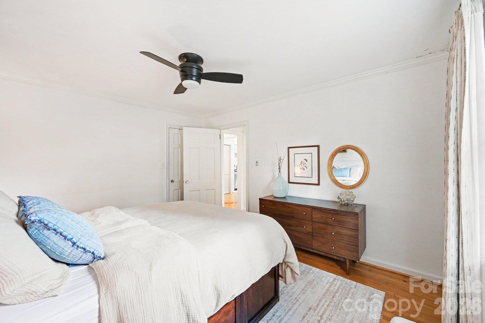 Condominium at 101 S Laurel Avenue, Charlotte, photo 14 of 23