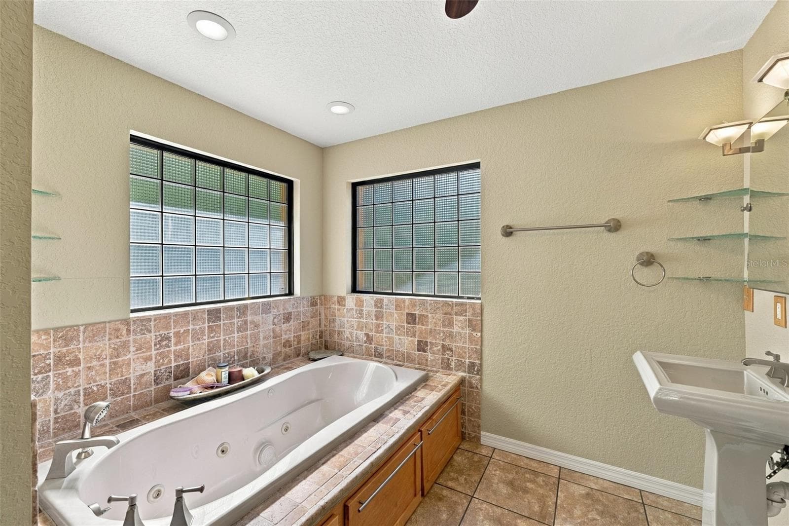 Single Family Residence at 3110 TURKEY WALK LN, WIMAUMA, photo 13 of 31