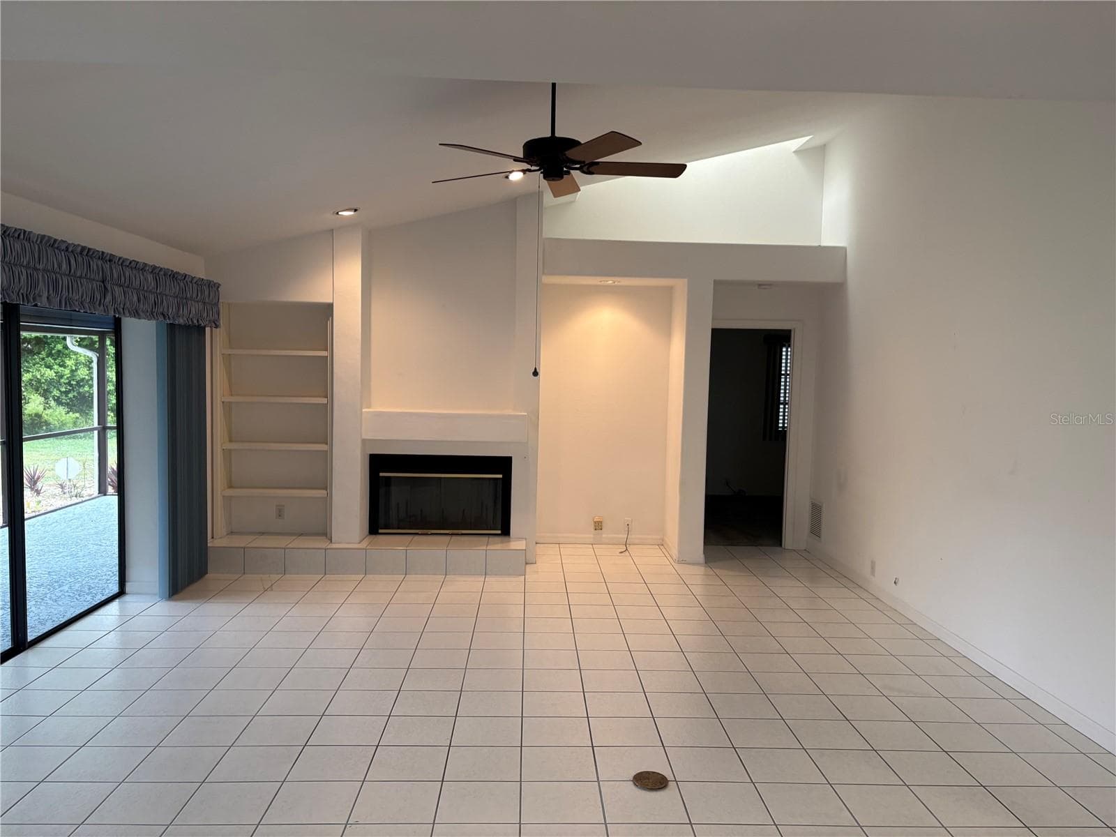 Family Room + Fireplace - 4328 COUNTRY CLUB BLVD, CAPE CORAL