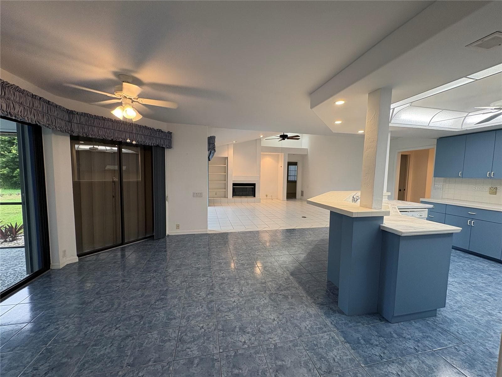 Breakfast Nook Kitchen and Family Room - 4328 COUNTRY CLUB BLVD, CAPE CORAL