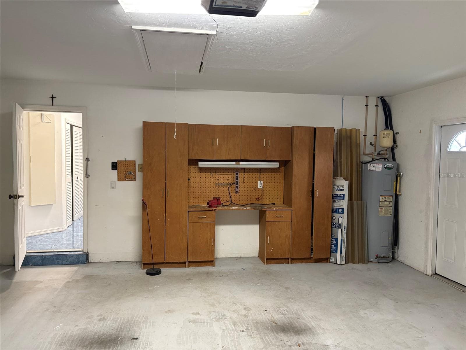 GARAGE - 4328 COUNTRY CLUB BLVD, CAPE CORAL