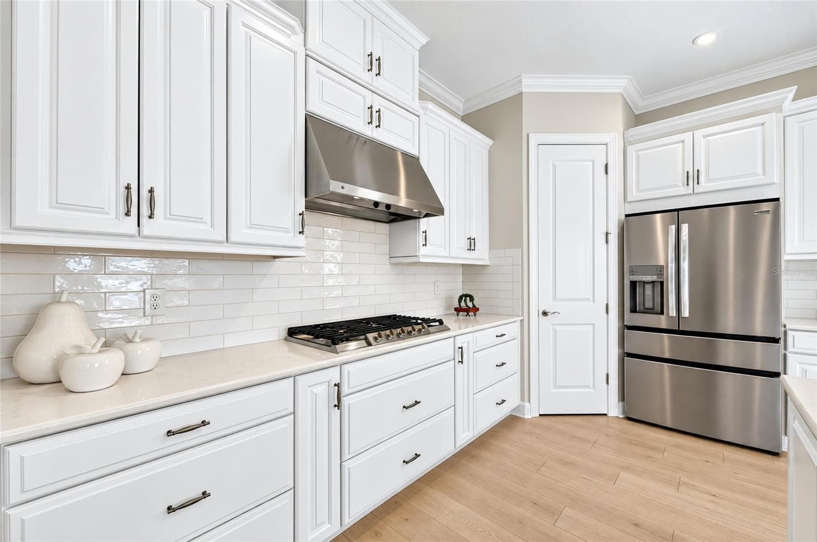Gourmet Kitchen - 15410 DERNA TER, BRADENTON