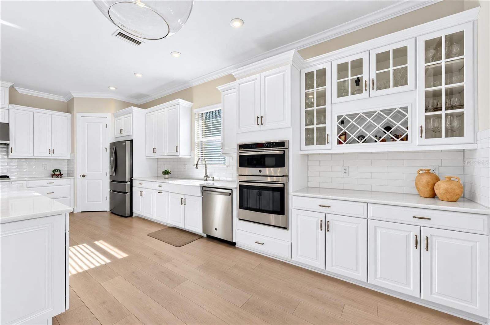 Gourmet Kitchen - 15410 DERNA TER, BRADENTON