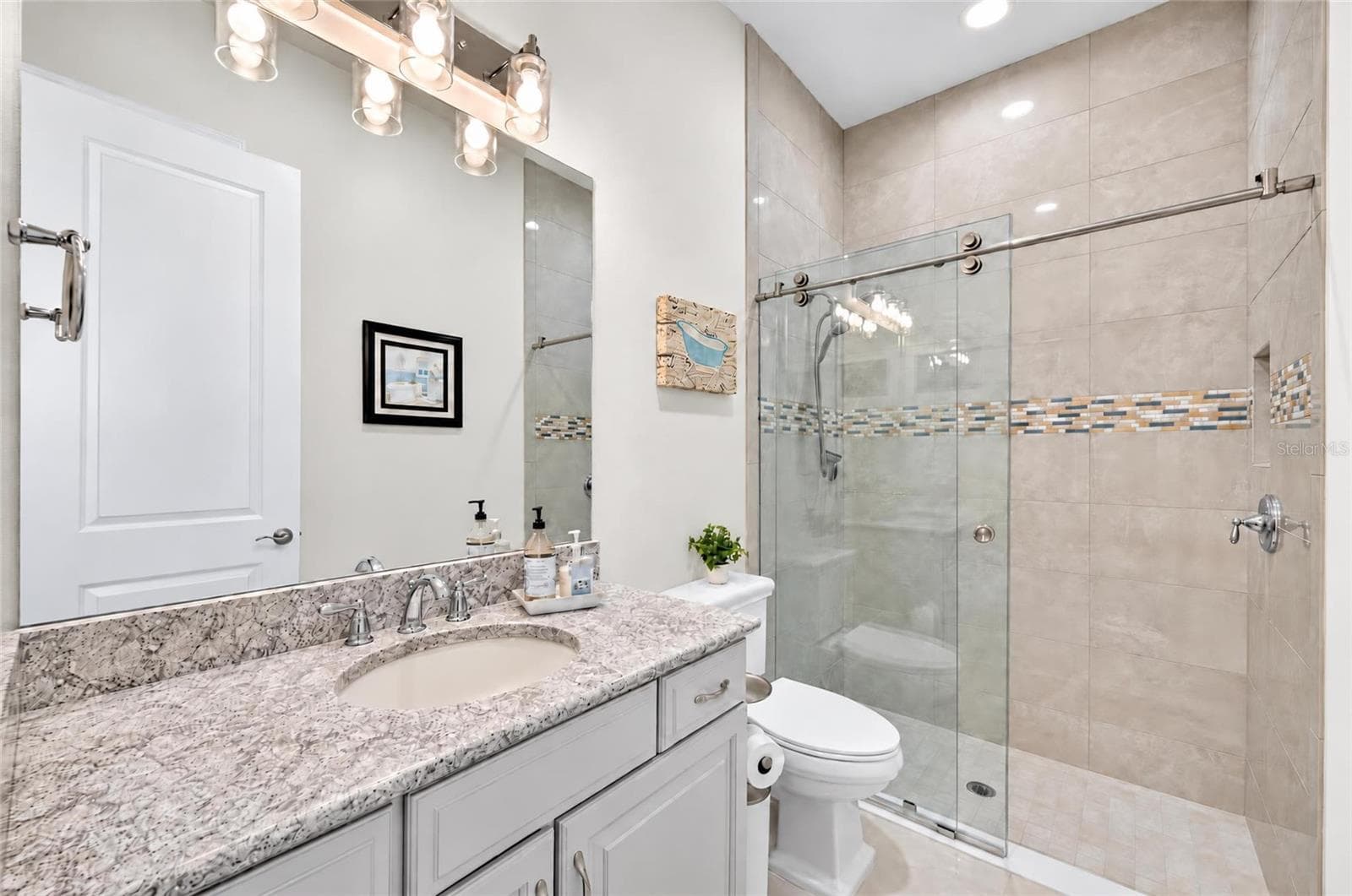 OnSuite Bath - 15410 DERNA TER, BRADENTON