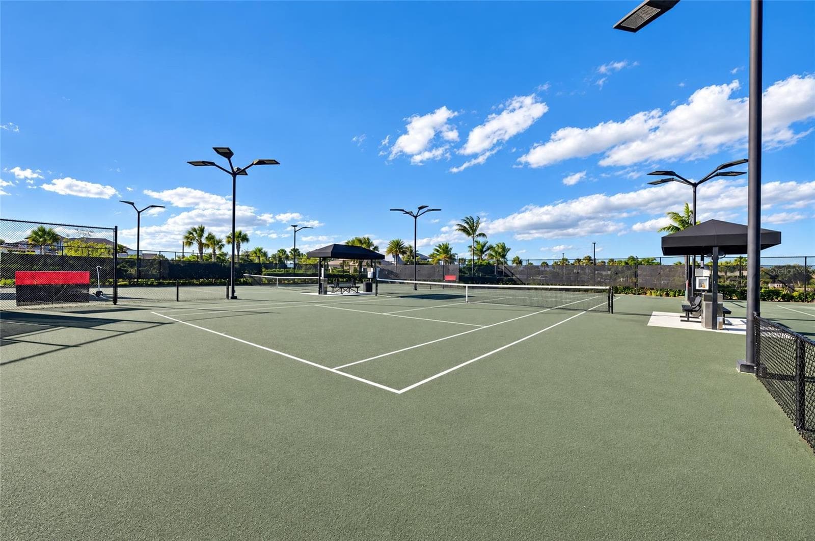 Tennis - 15410 DERNA TER, BRADENTON