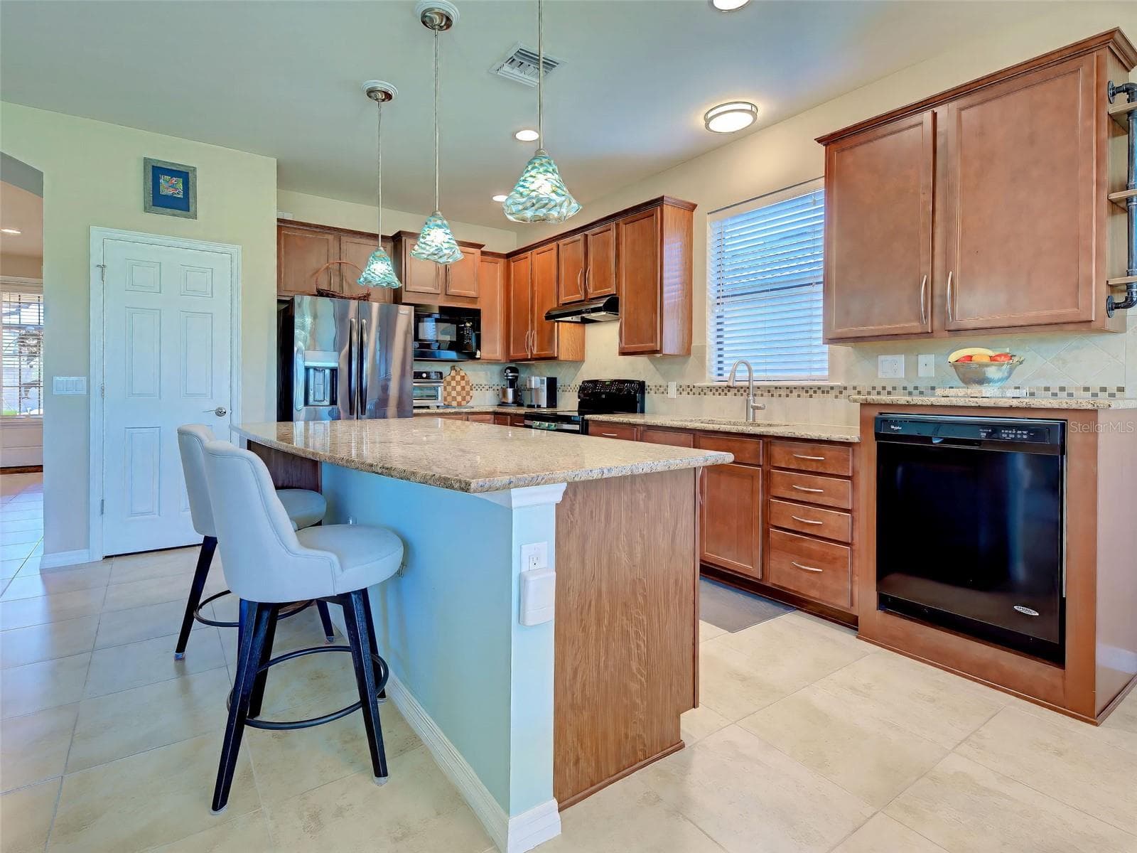 Single Family Residence at 19831 ORTONA ST, VENICE, photo 22 of 64