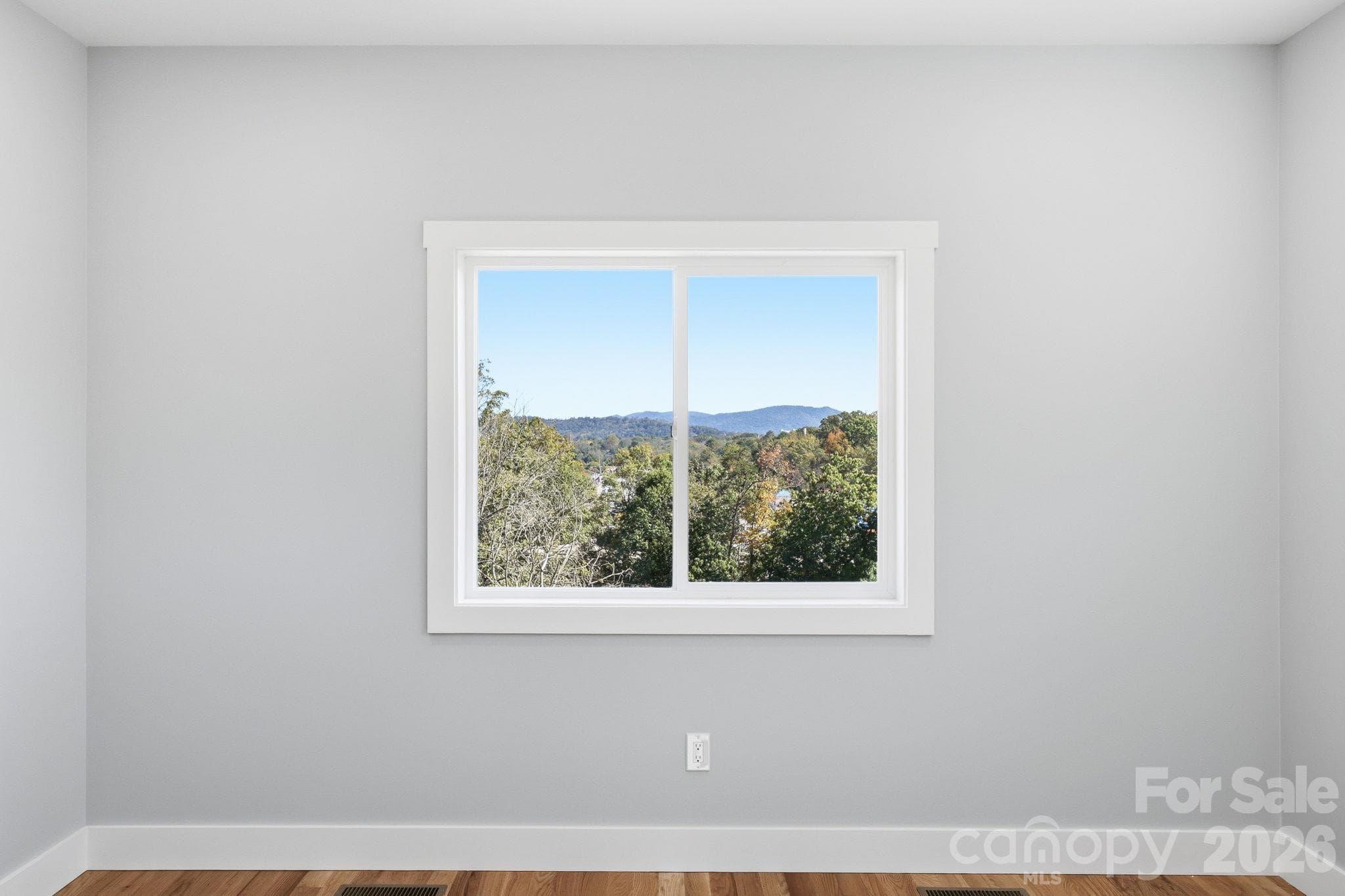 Enjoy year-round mountain views from your bedroom - 20 Laurel Loop, Asheville
