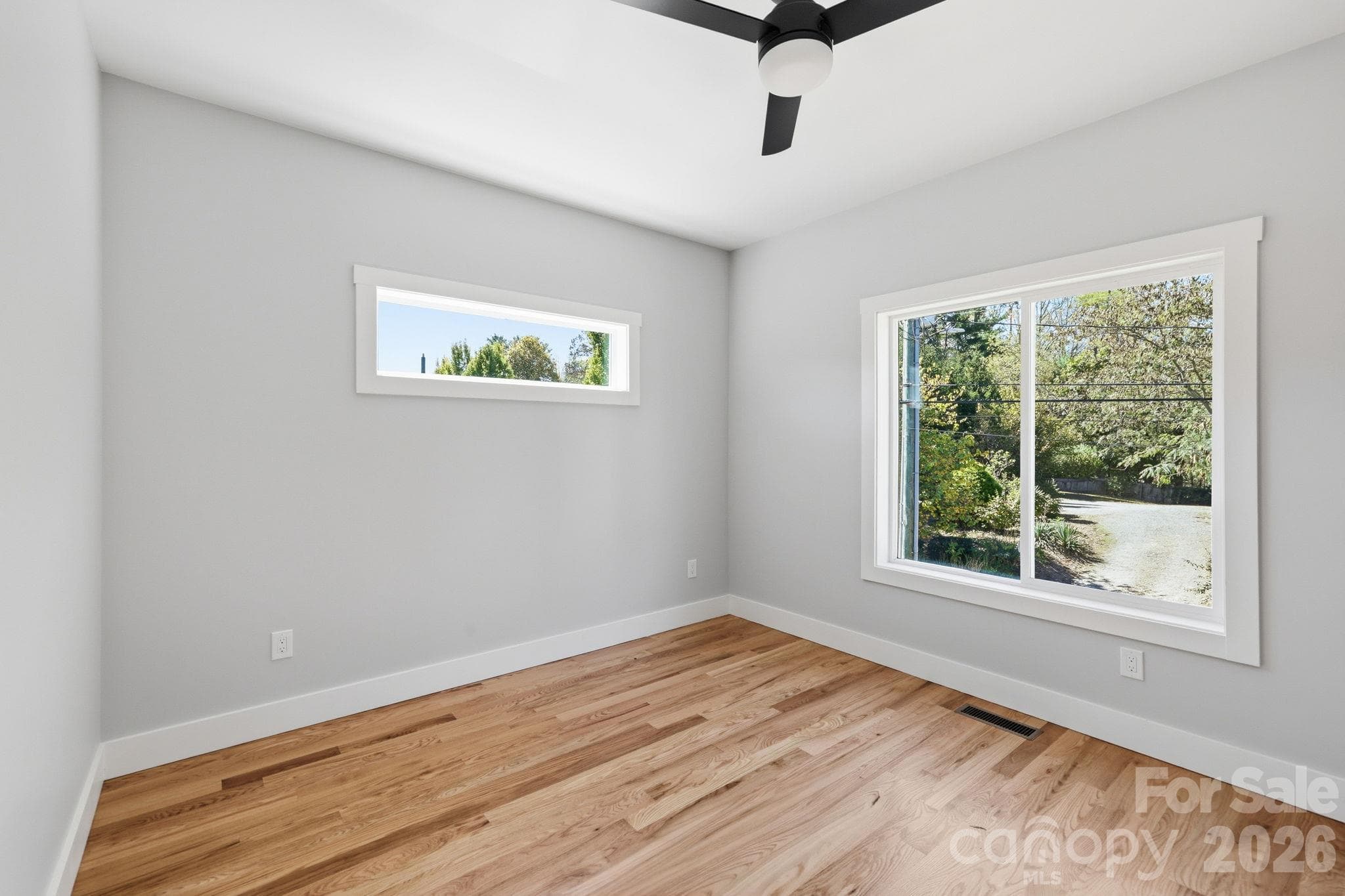 Second bedroom on the upper level - 20 Laurel Loop, Asheville