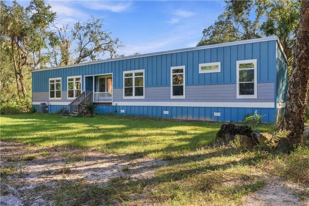 COUNTRY CHARM MEETS MODERN STYLE! Built in 2024, this attractive modular home features a cheerful blue exterior, contrasting white trim & METAL ROOF, all surrounded by Florida's natural beauty. - 7528 N CHABAUD TER, CRYSTAL RIVER