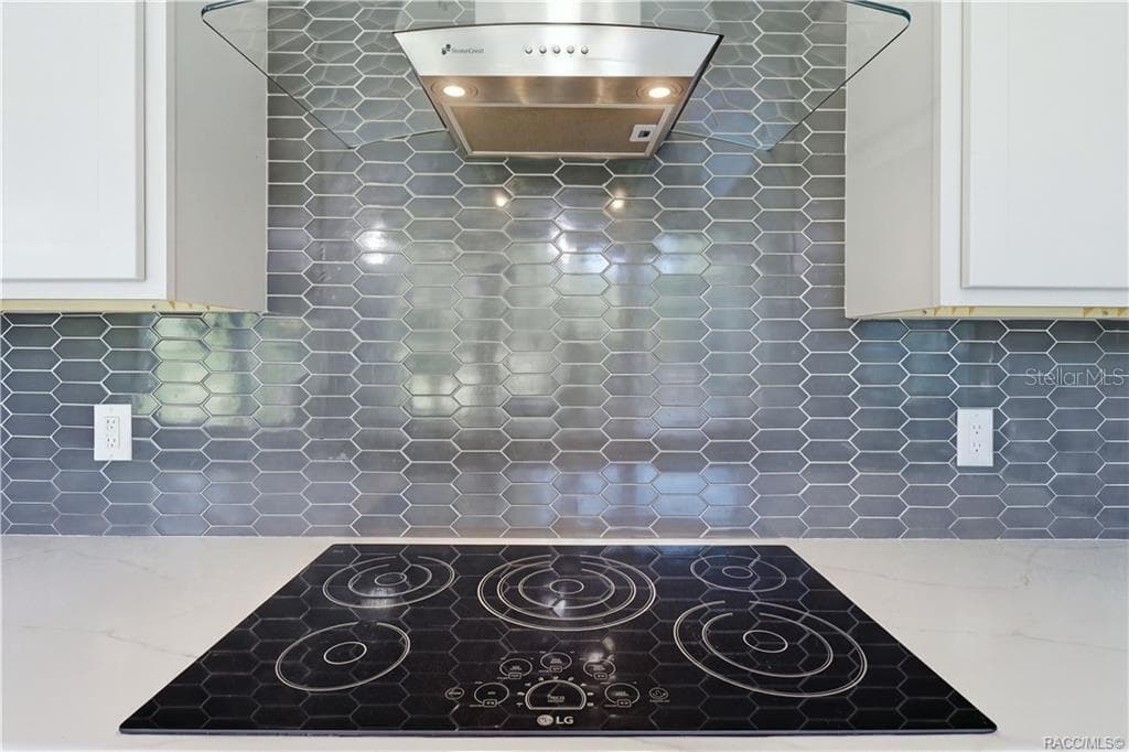 PLENTY OF ROOM TO COOK & CREATE! Enjoy extensive GRAY CABINETRY, stainless steel appliances, an LG SMART OVEN, CONVECTION MICROWAVE & spacious center island. - 7528 N CHABAUD TER, CRYSTAL RIVER