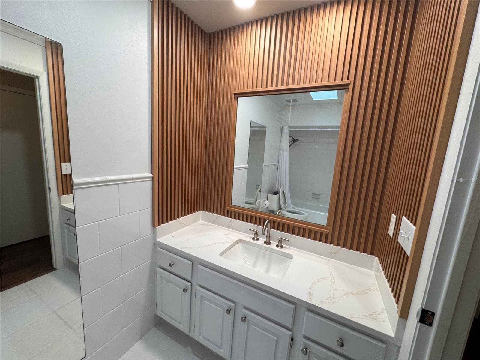 Hall Bath - 1903 COLLIER DR, FERN PARK