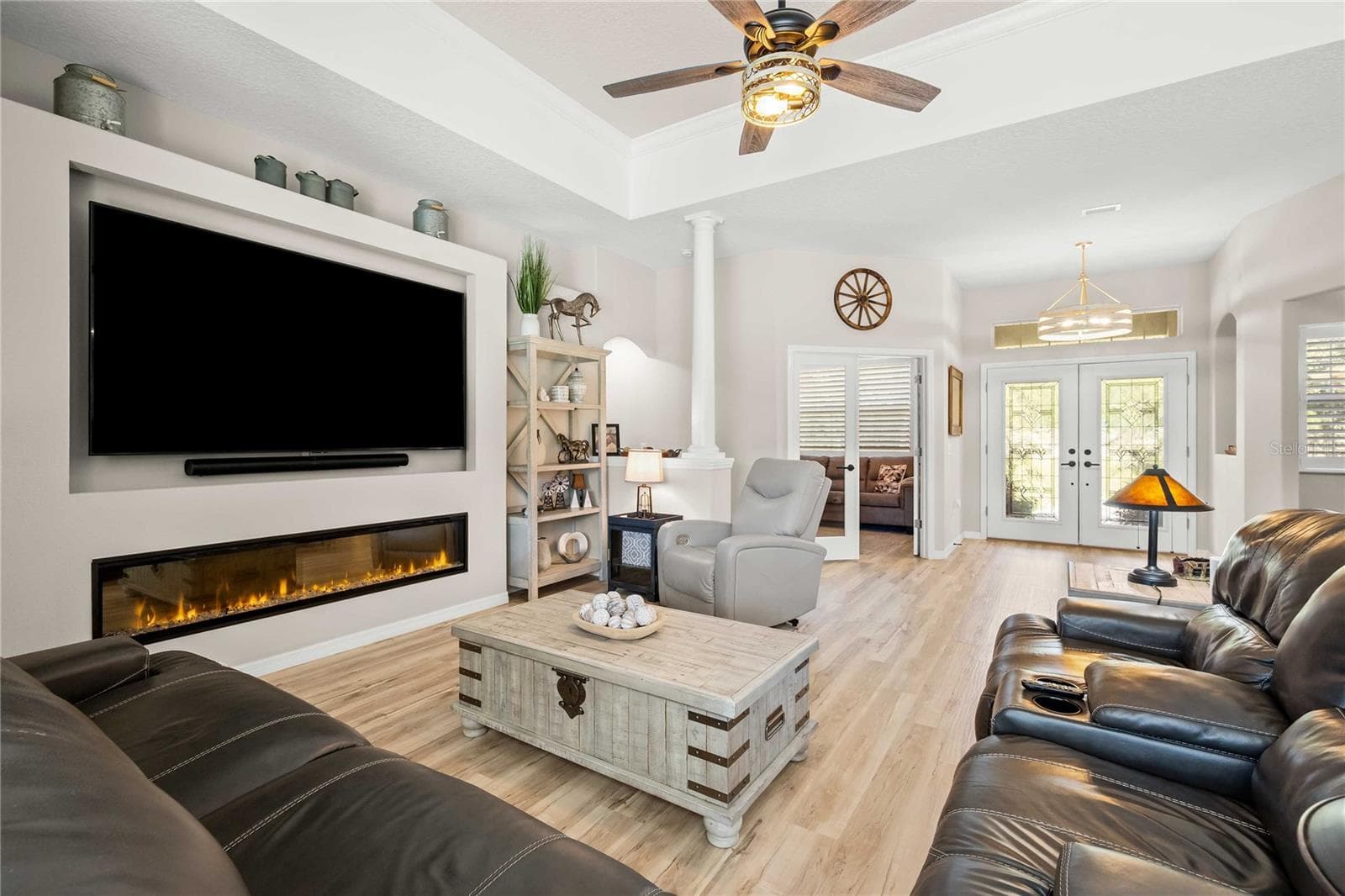 Single Family Residence at 2402 N STAMPEDE DR, BEVERLY HILLS, photo 10 of 44