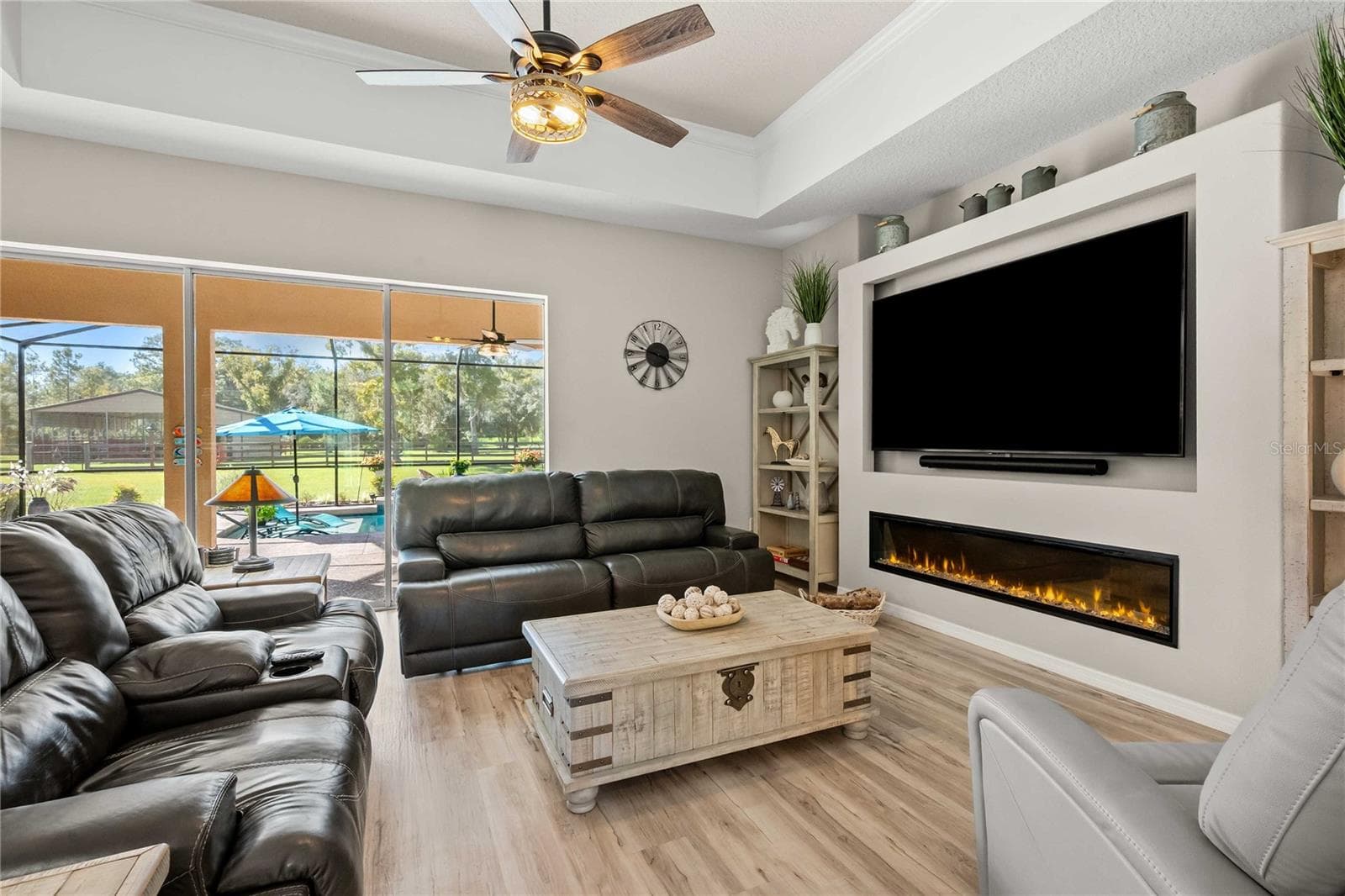 Single Family Residence at 2402 N STAMPEDE DR, BEVERLY HILLS, photo 11 of 44