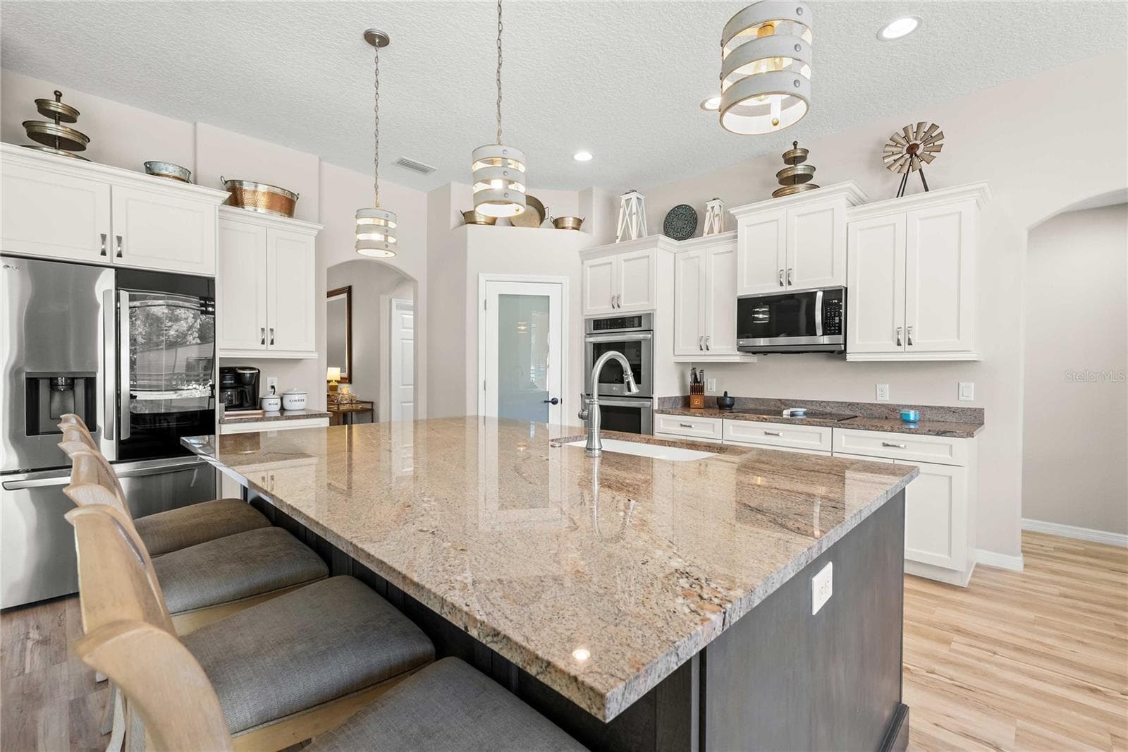 Single Family Residence at 2402 N STAMPEDE DR, BEVERLY HILLS, photo 12 of 44
