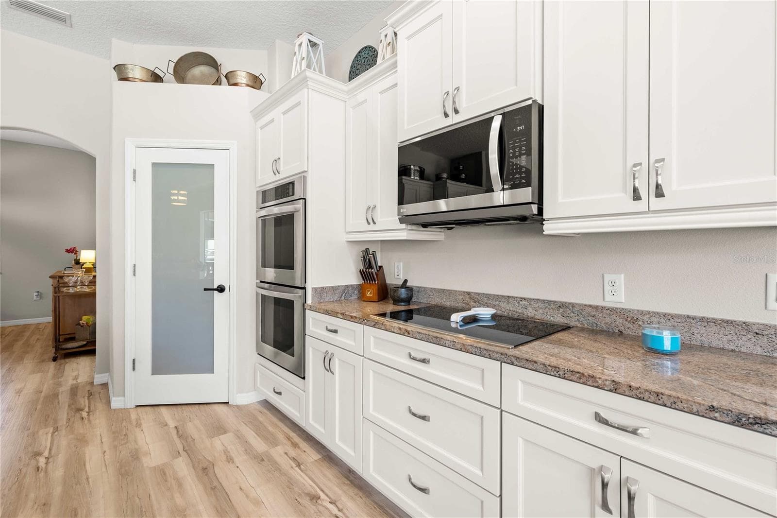 Single Family Residence at 2402 N STAMPEDE DR, BEVERLY HILLS, photo 13 of 44