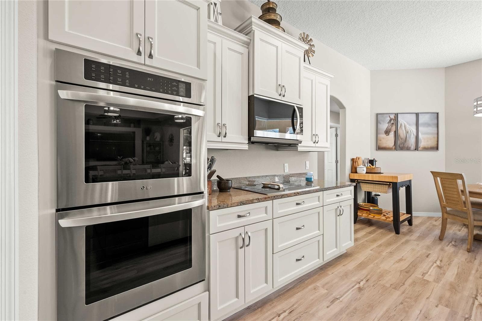 Single Family Residence at 2402 N STAMPEDE DR, BEVERLY HILLS, photo 14 of 44