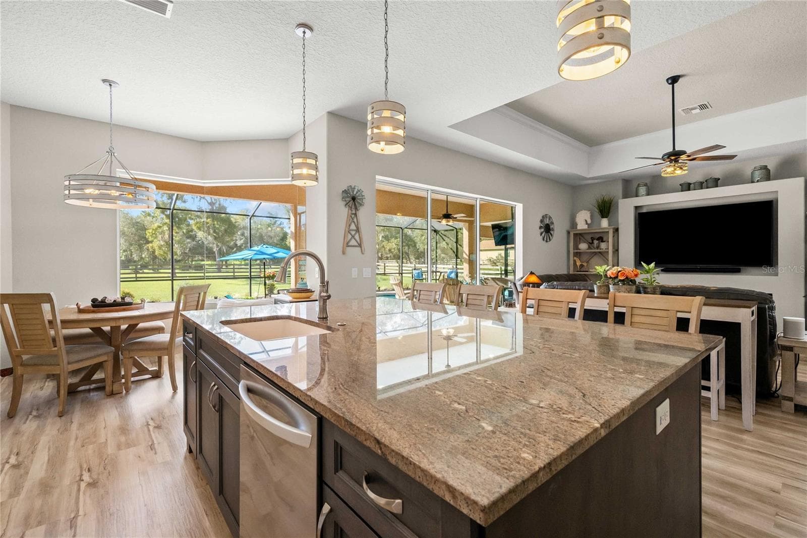 Single Family Residence at 2402 N STAMPEDE DR, BEVERLY HILLS, photo 15 of 44