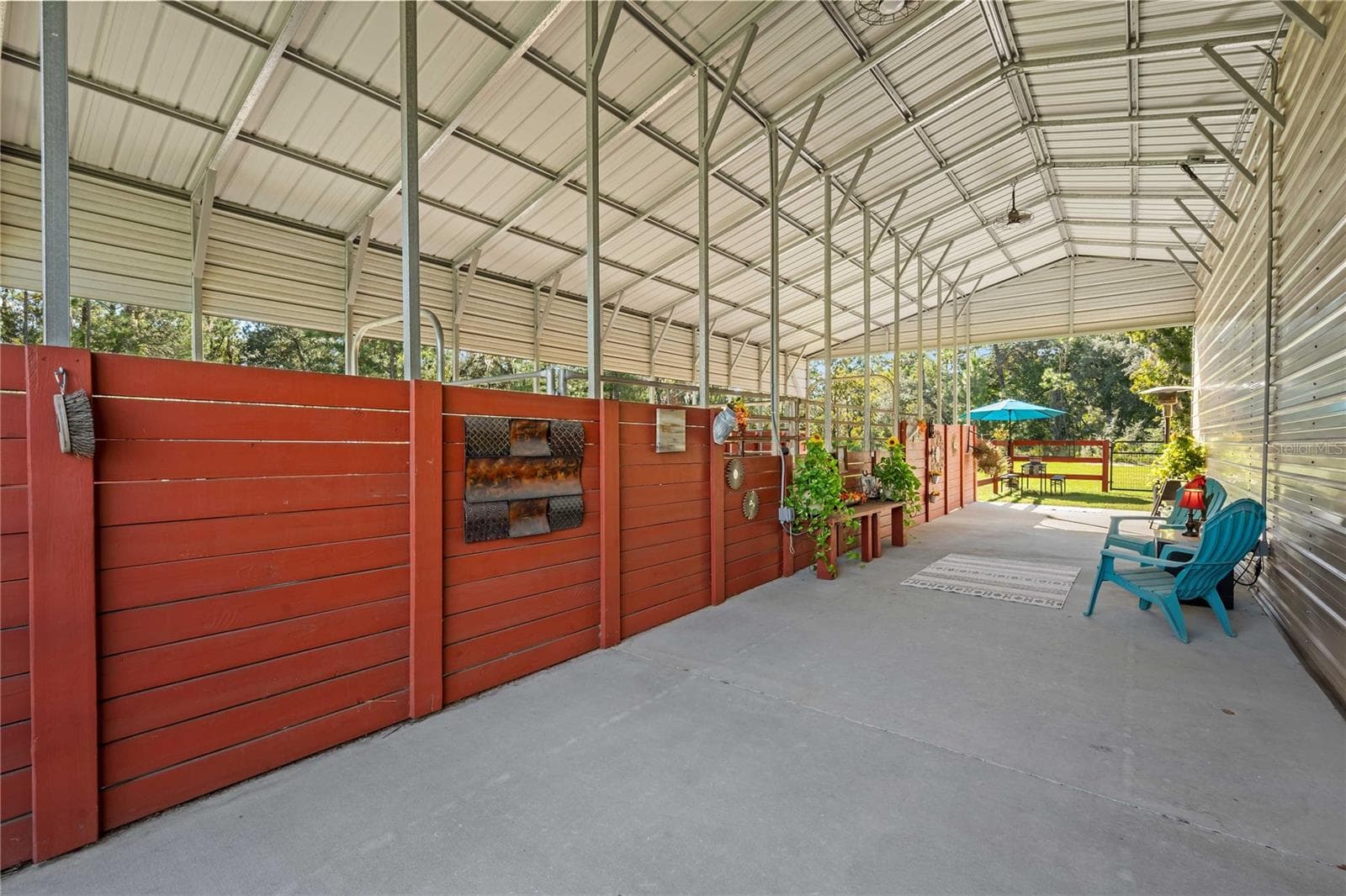 Single Family Residence at 2402 N STAMPEDE DR, BEVERLY HILLS, photo 37 of 44