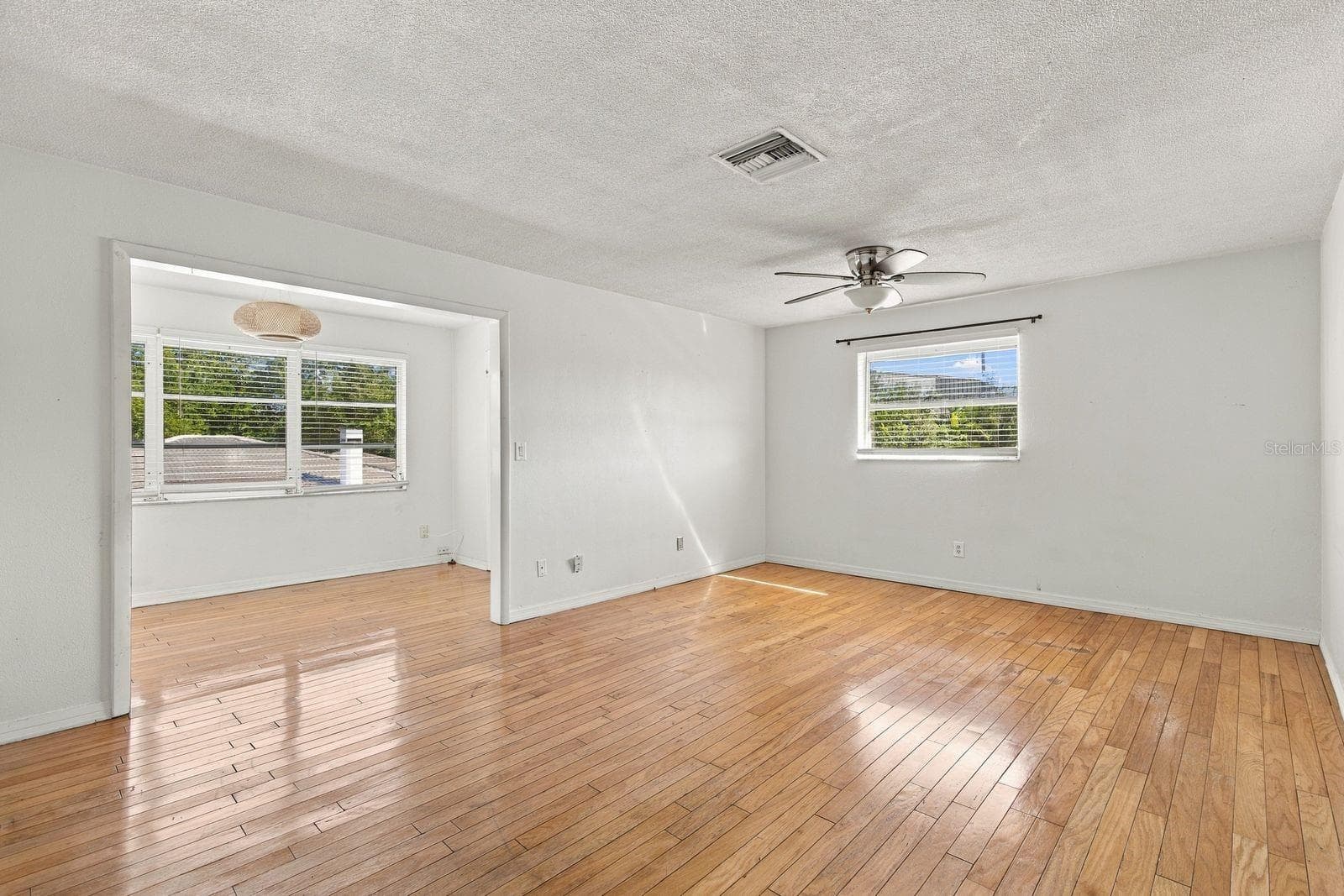 Condominium at 610 INDIAN ROCKS RD N #299, BELLEAIR BLUFFS, photo 4 of 28