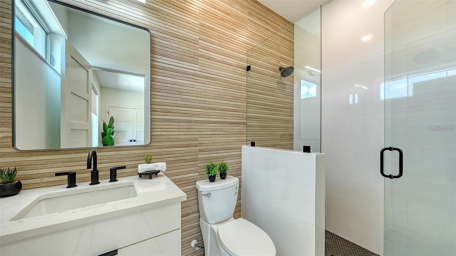 Ensuite bathroom - 8800 MIDNIGHT PASS RD, SARASOTA