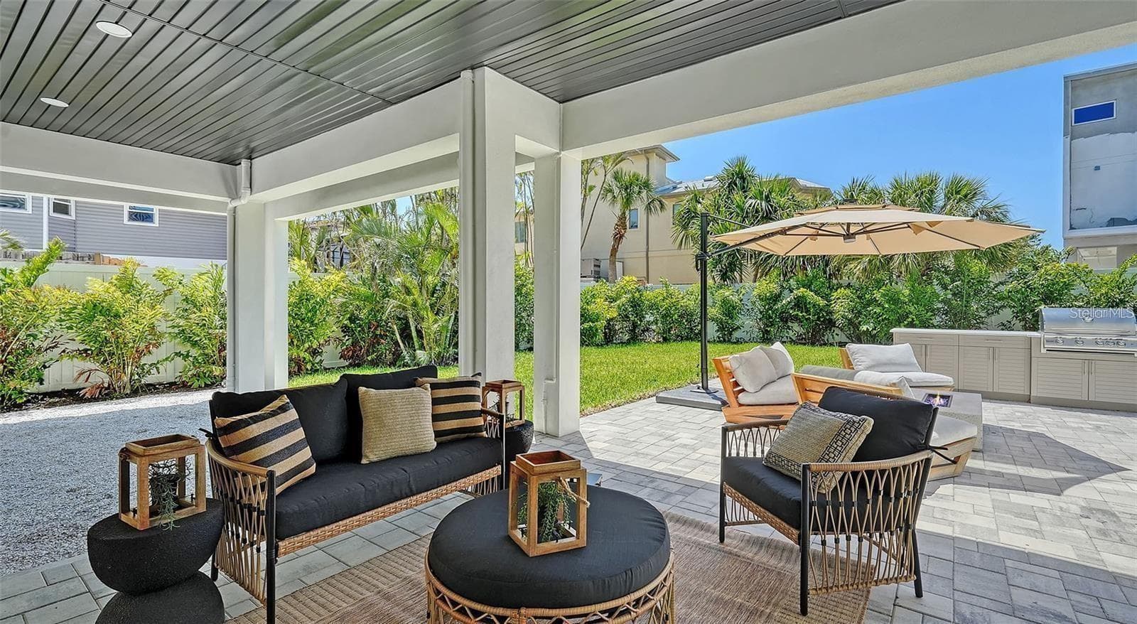 Covered patio - 8800 MIDNIGHT PASS RD, SARASOTA