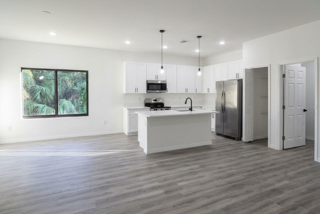 Single Family Residence at 6531 DALEWOOD CIR, NORTH PORT, photo 4 of 10
