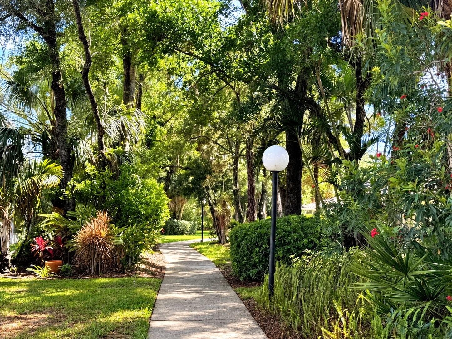 Walk to your heart's content beneath the towering oaks - 5808 GARDEN LAKES FERN, BRADENTON