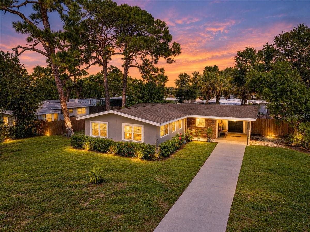 Single Family Residence at 3103 BROWNING ST, SARASOTA, photo 2 of 35