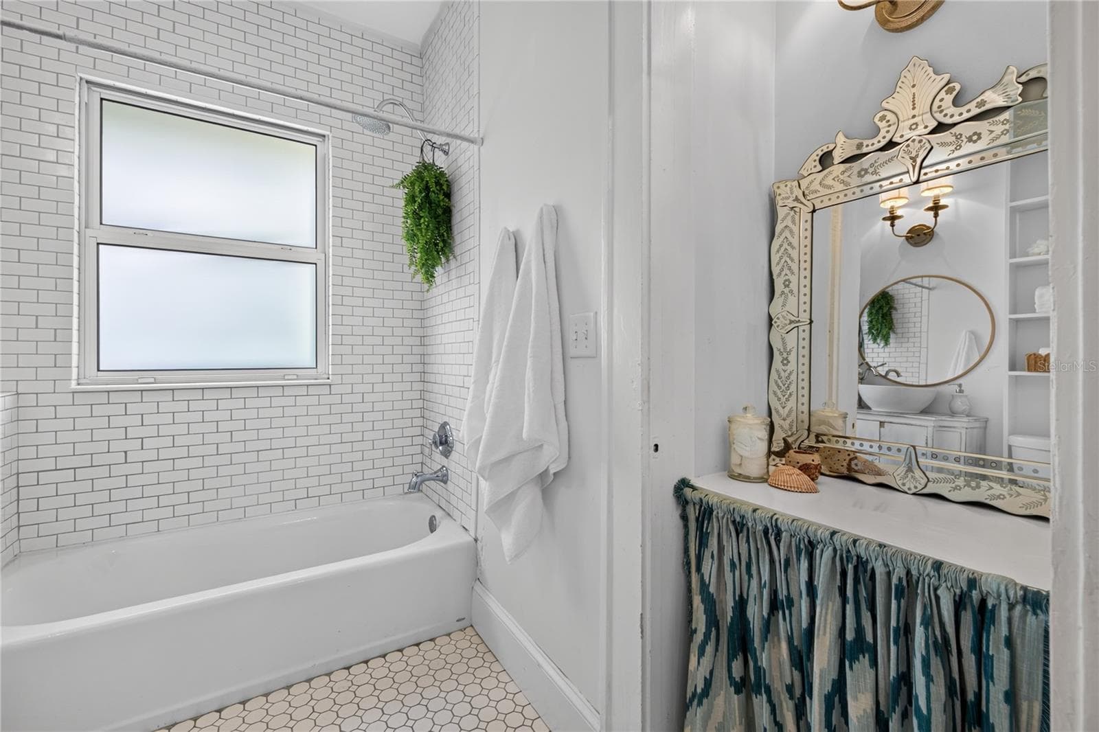 Vanity in bathroom - 2106 8TH AVE W, BRADENTON