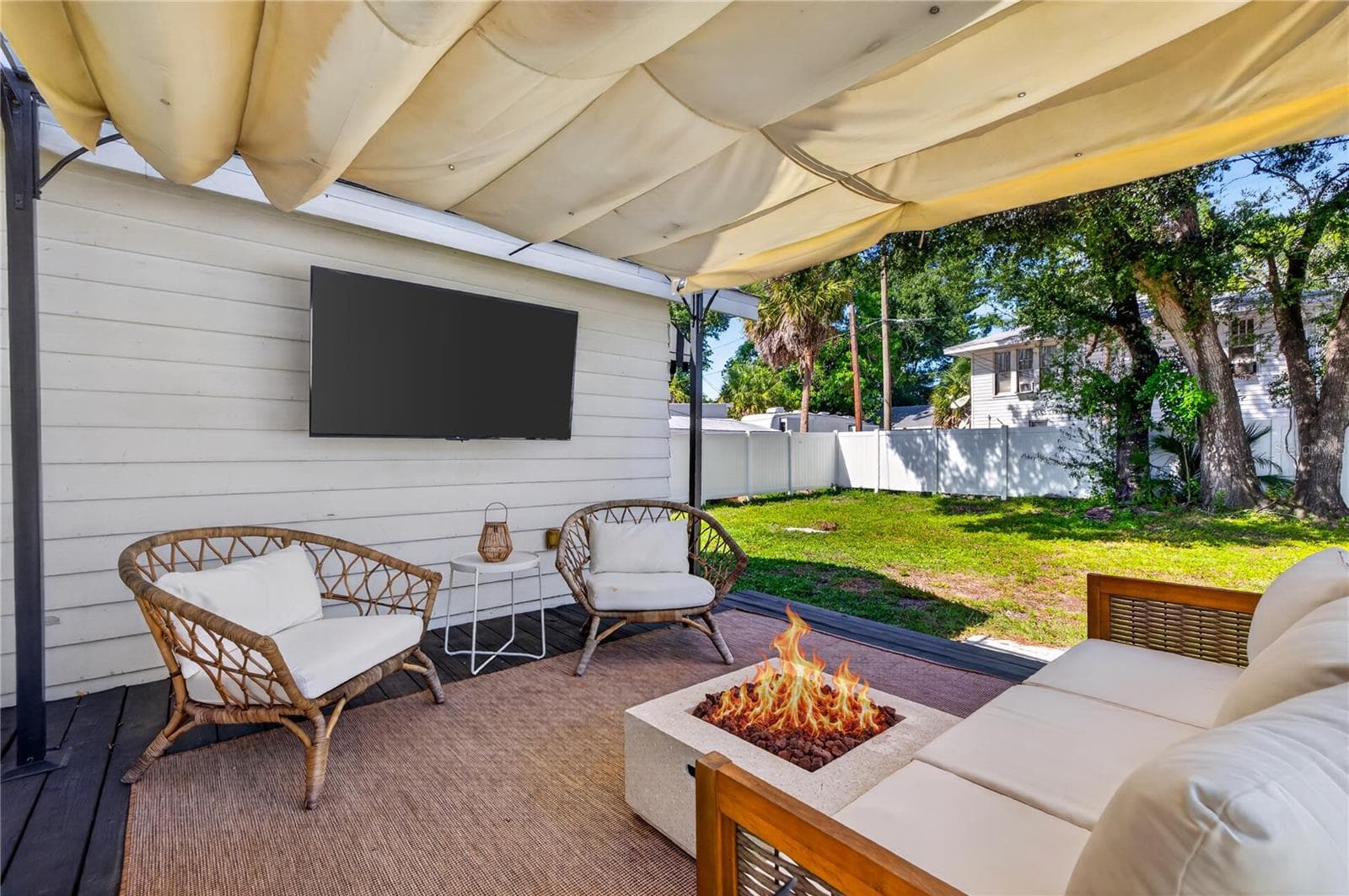Back porch with newly fenced in backyard - 2106 8TH AVE W, BRADENTON