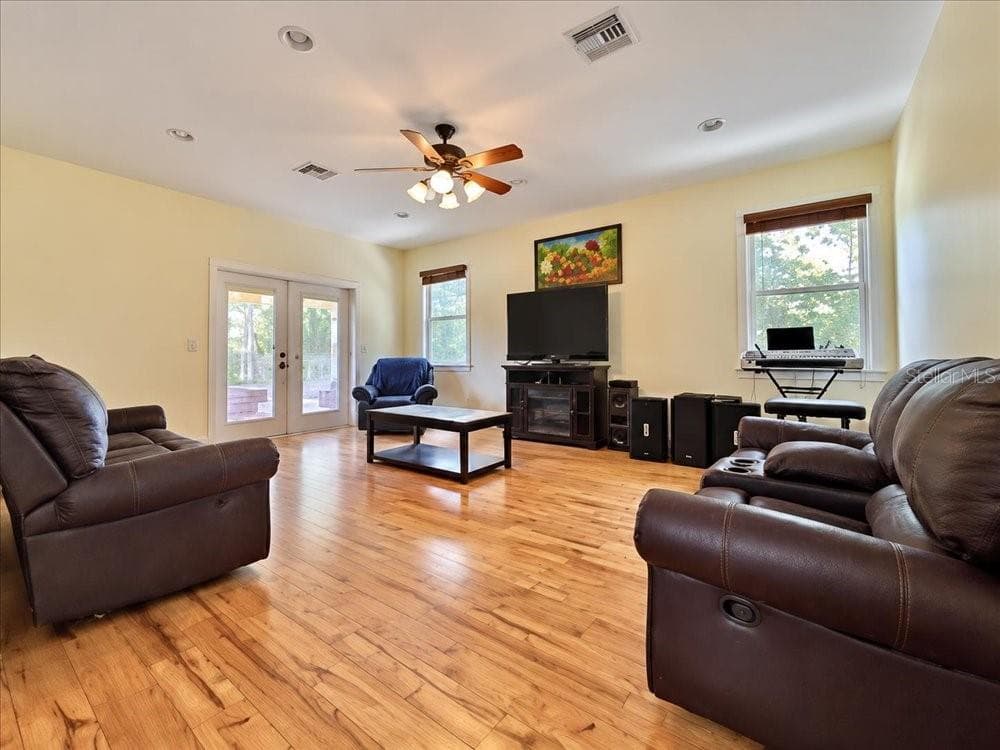 Upstairs Loft - 3900 REAVES RD, KISSIMMEE