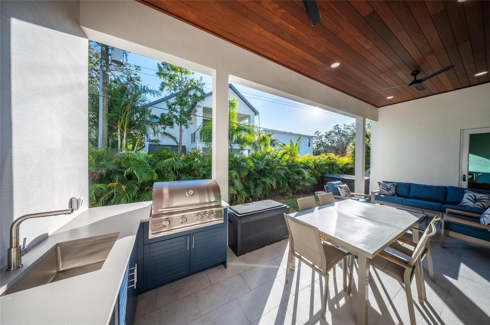 Outdoor kitchen - 2420 FLOYD ST, SARASOTA