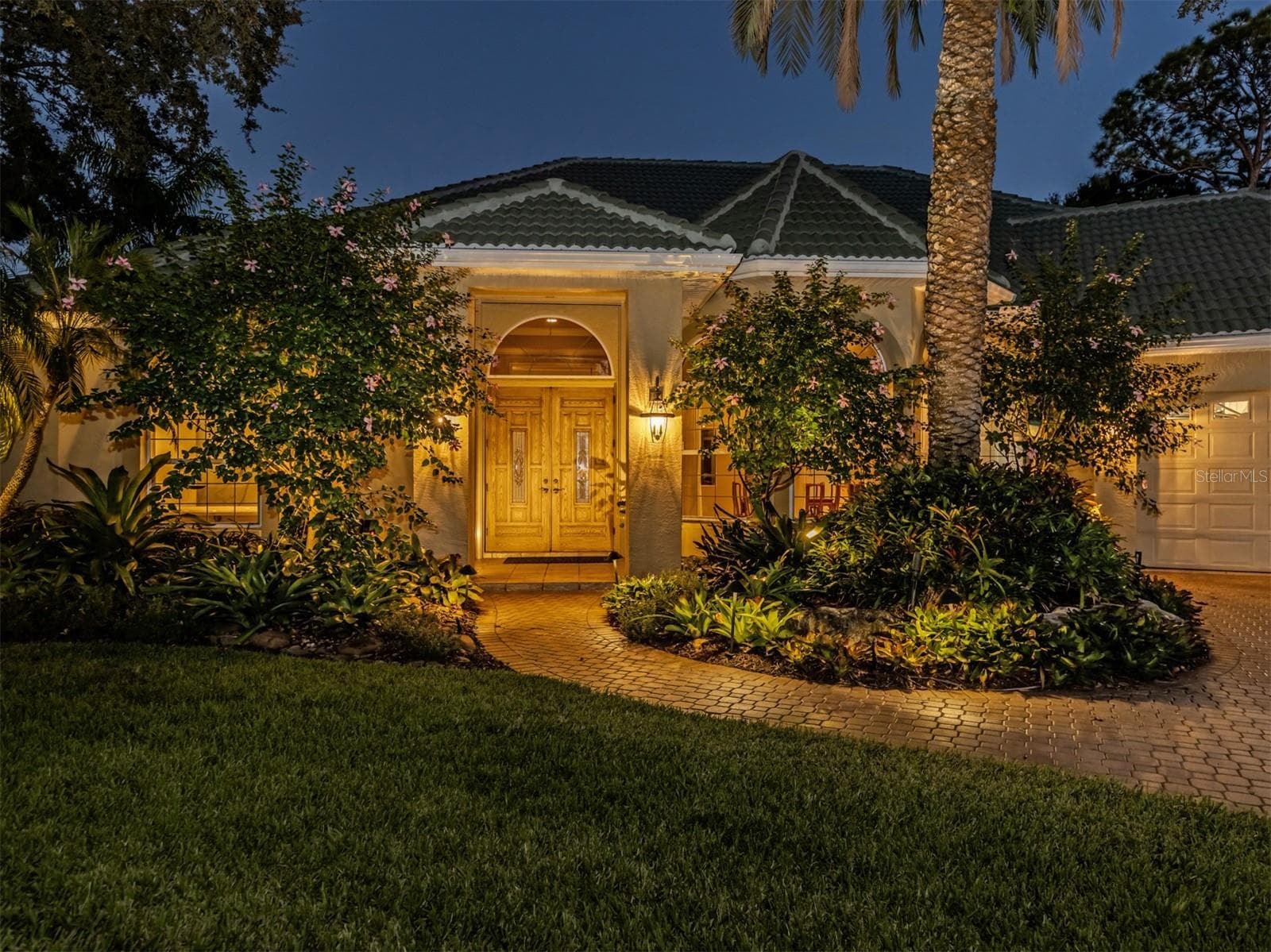 Single Family Residence at 444 TREMINGHAM WAY, VENICE, photo 5 of 105