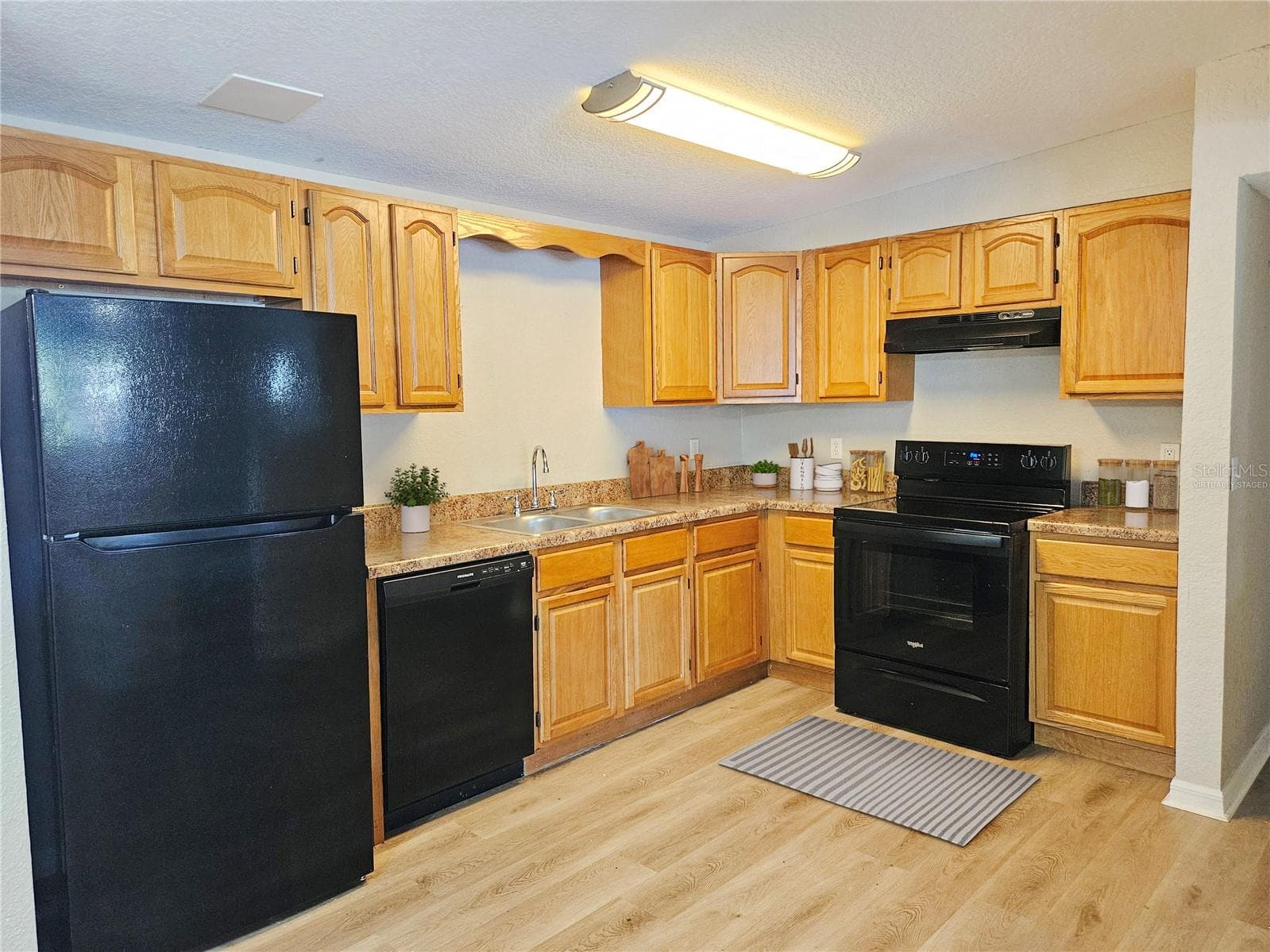 virtually staged - 2160 ALEMANDA DR, CLEARWATER