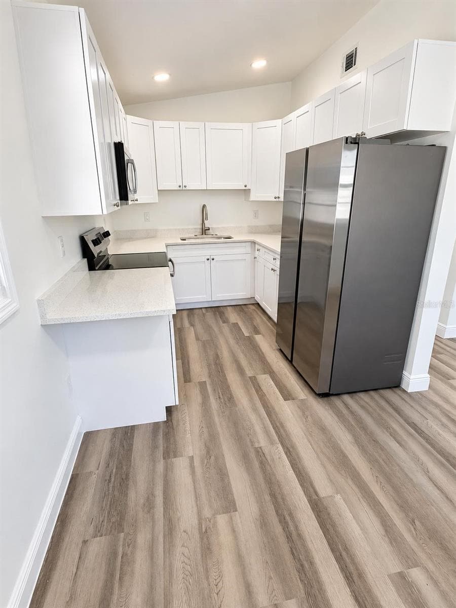kitchen - 523 E BOYER ST, TARPON SPRINGS