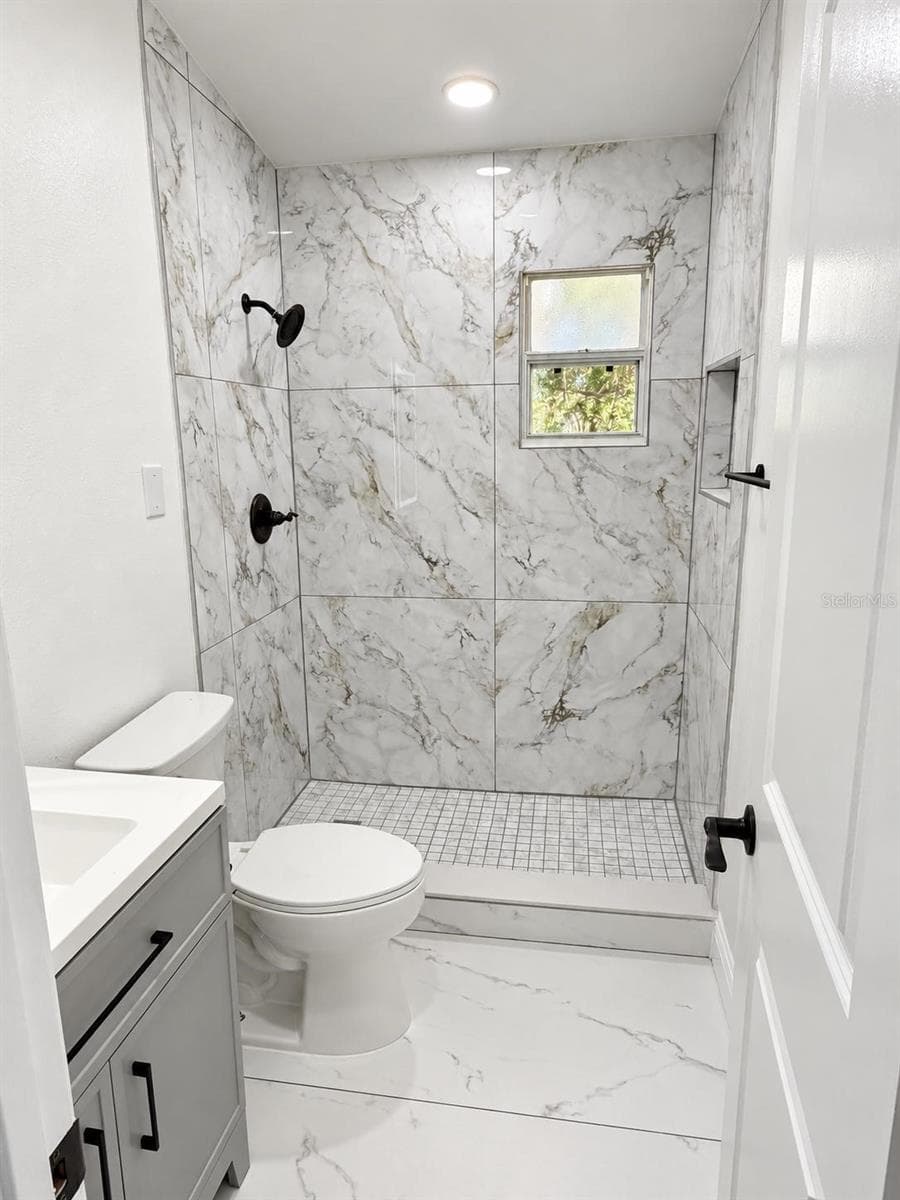 bathroom - 523 E BOYER ST, TARPON SPRINGS