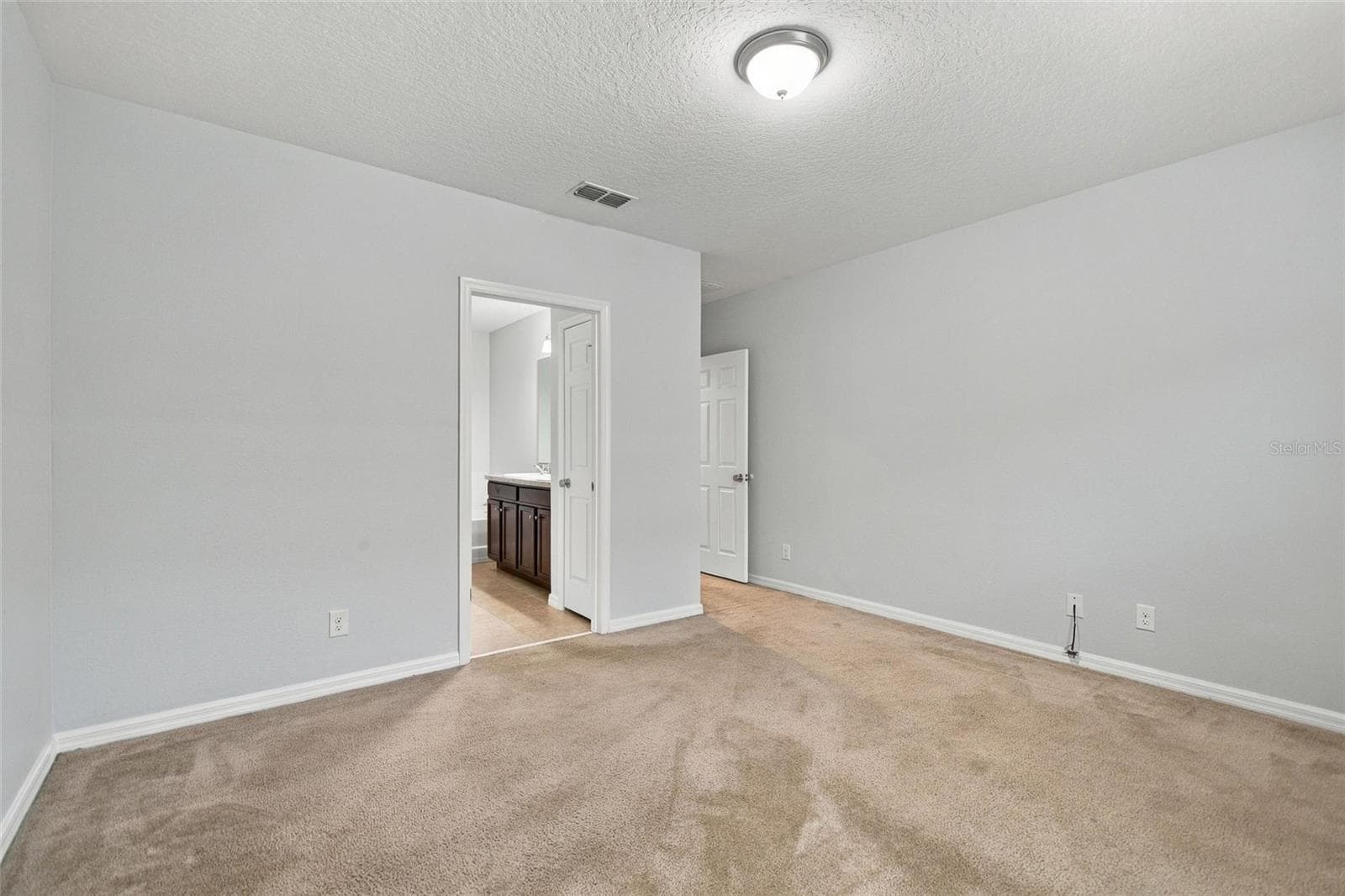 Single Family Residence at 625 OGELTHORPE DR, DAVENPORT, photo 13 of 43