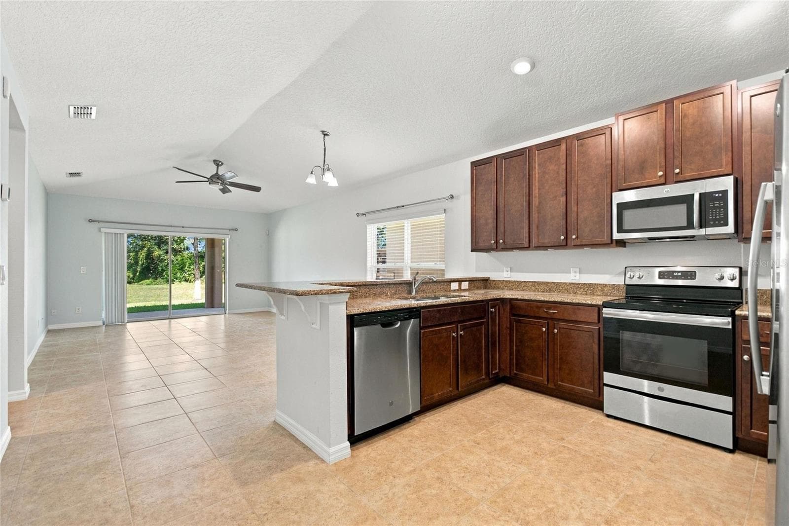 Single Family Residence at 625 OGELTHORPE DR, DAVENPORT, photo 17 of 43