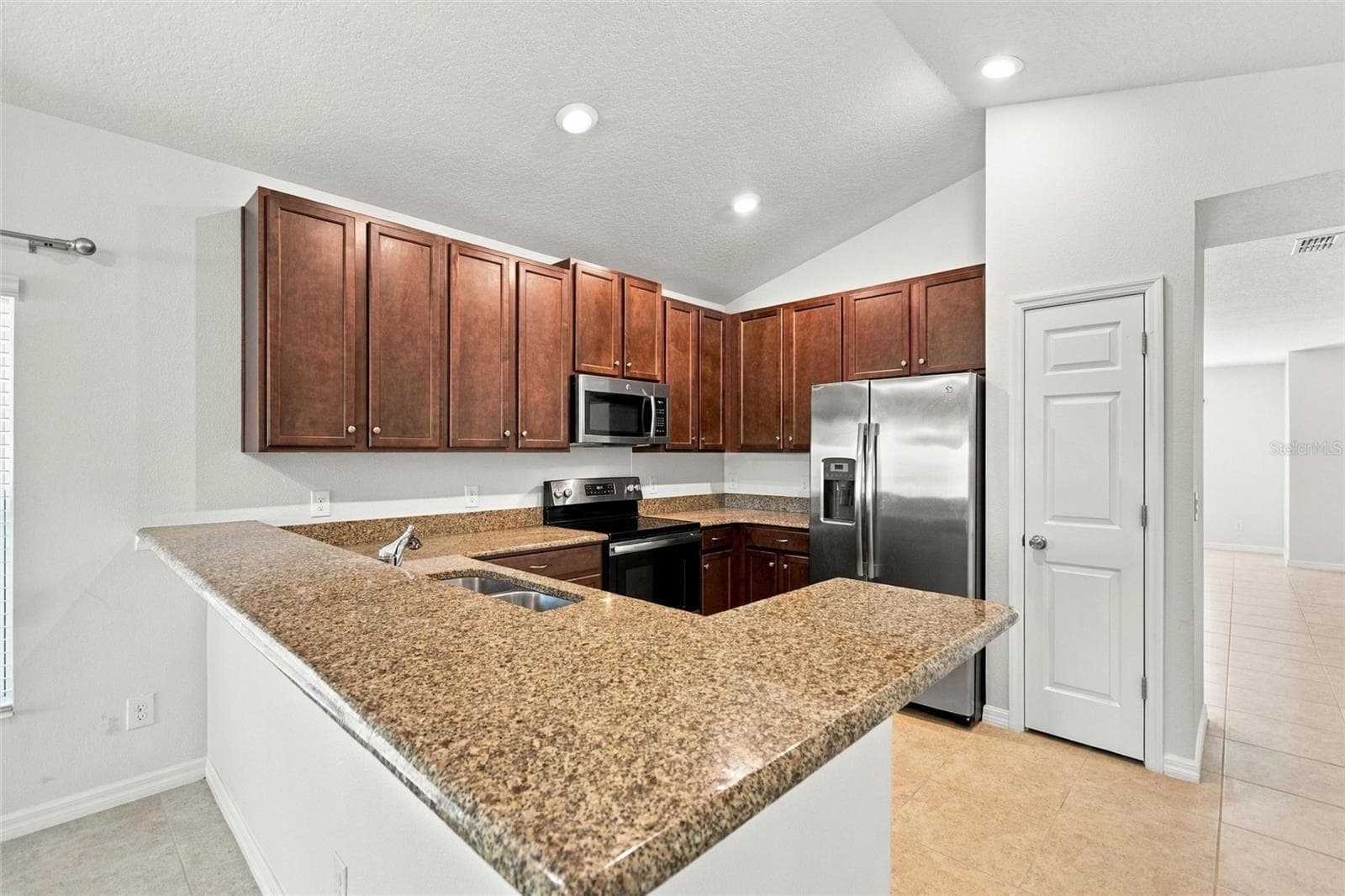 Single Family Residence at 625 OGELTHORPE DR, DAVENPORT, photo 18 of 43