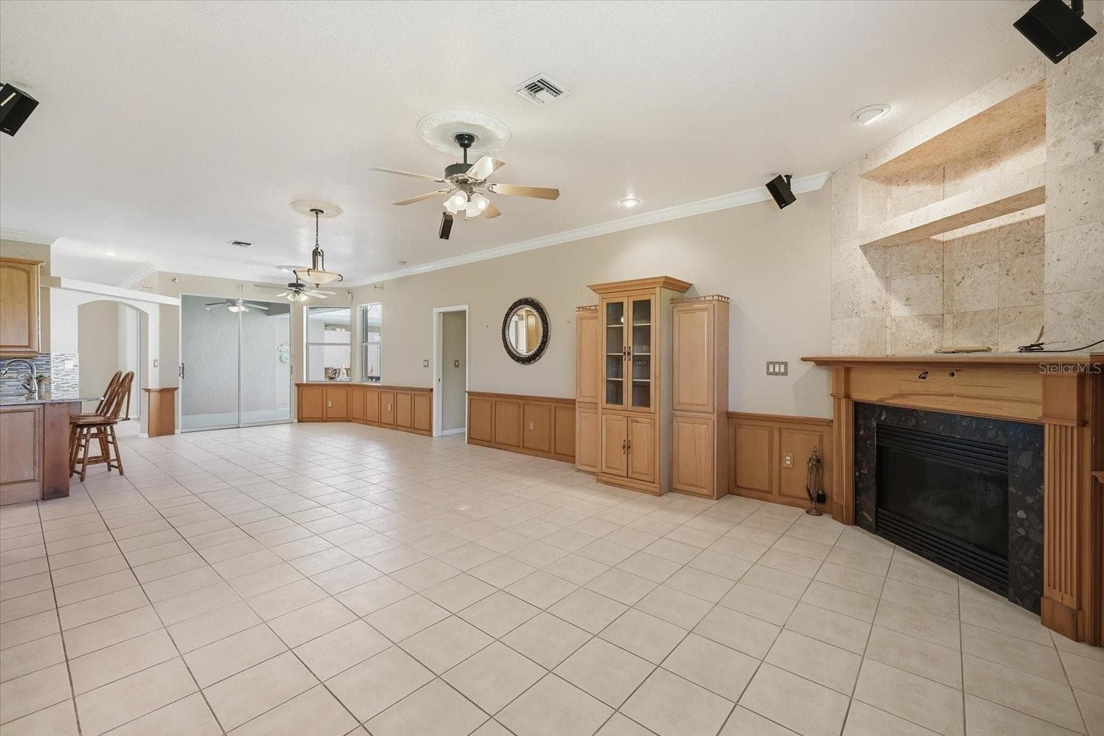 family room - 9348 SAN BERNANDINO AVE, ENGLEWOOD