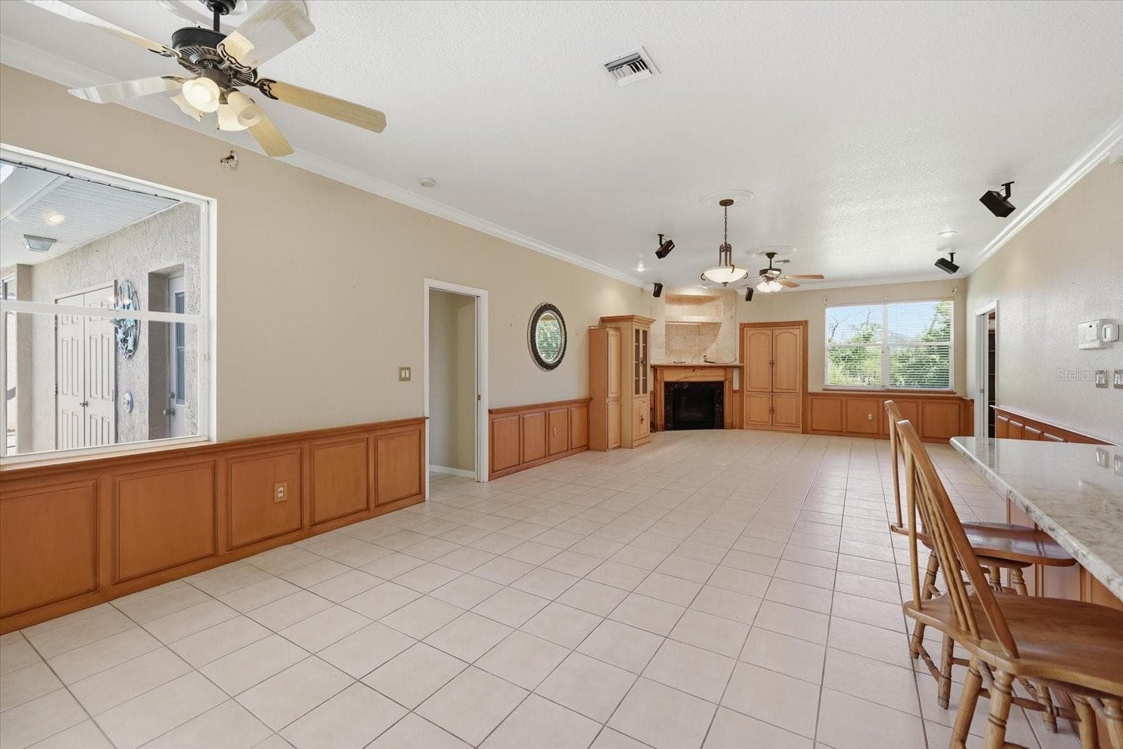 breakfast nook and family room - 9348 SAN BERNANDINO AVE, ENGLEWOOD